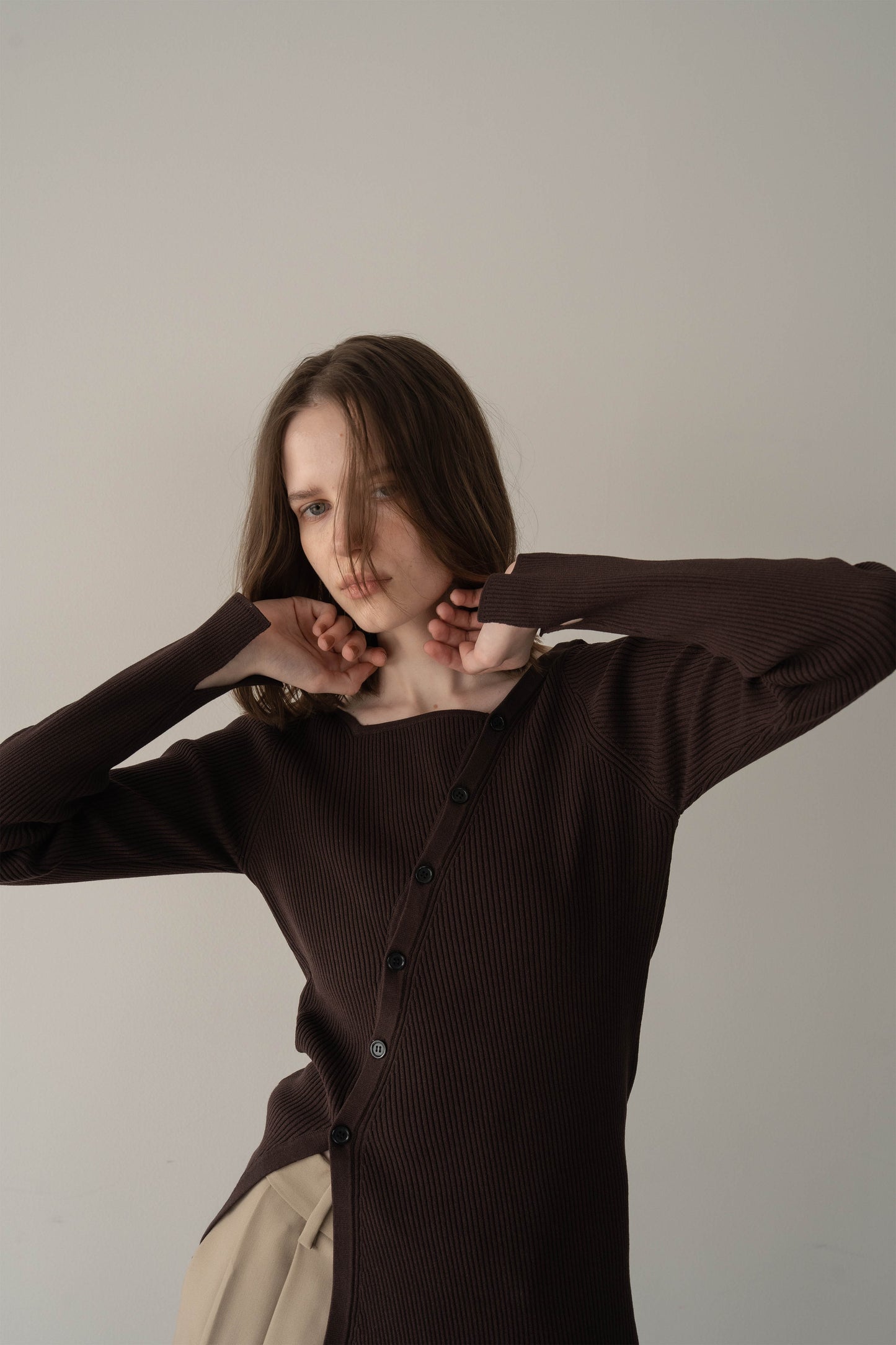 スクエアボタンニット【BROWN】