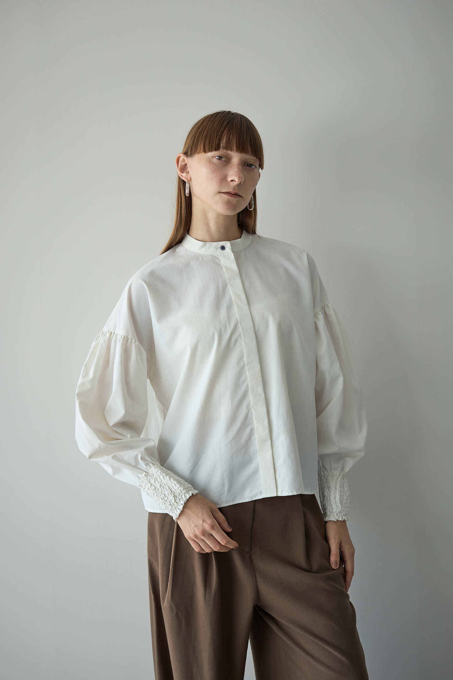 シャーリングカフスブラウス【WHITE】