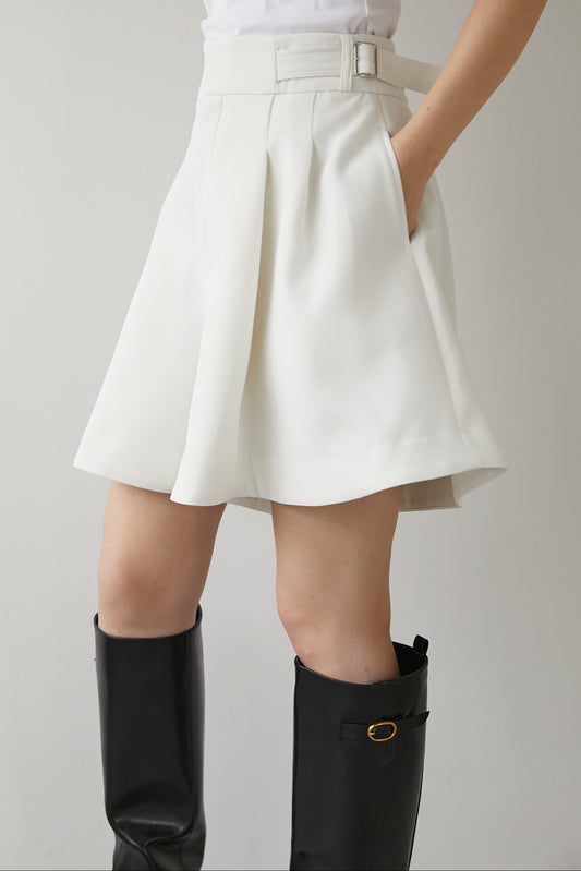 ペタルショートパンツ【WHITE】