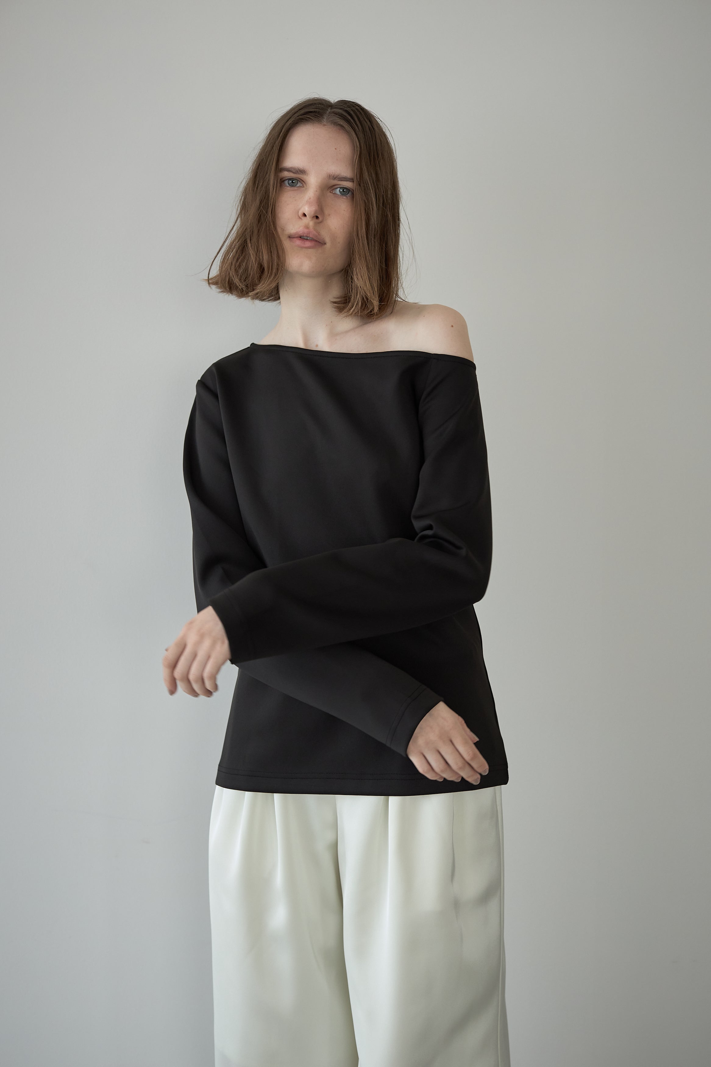 [新品]ELLIE オフショルダー ブラック トップス 250827ELLIE_0390.jpg?v=1757305679