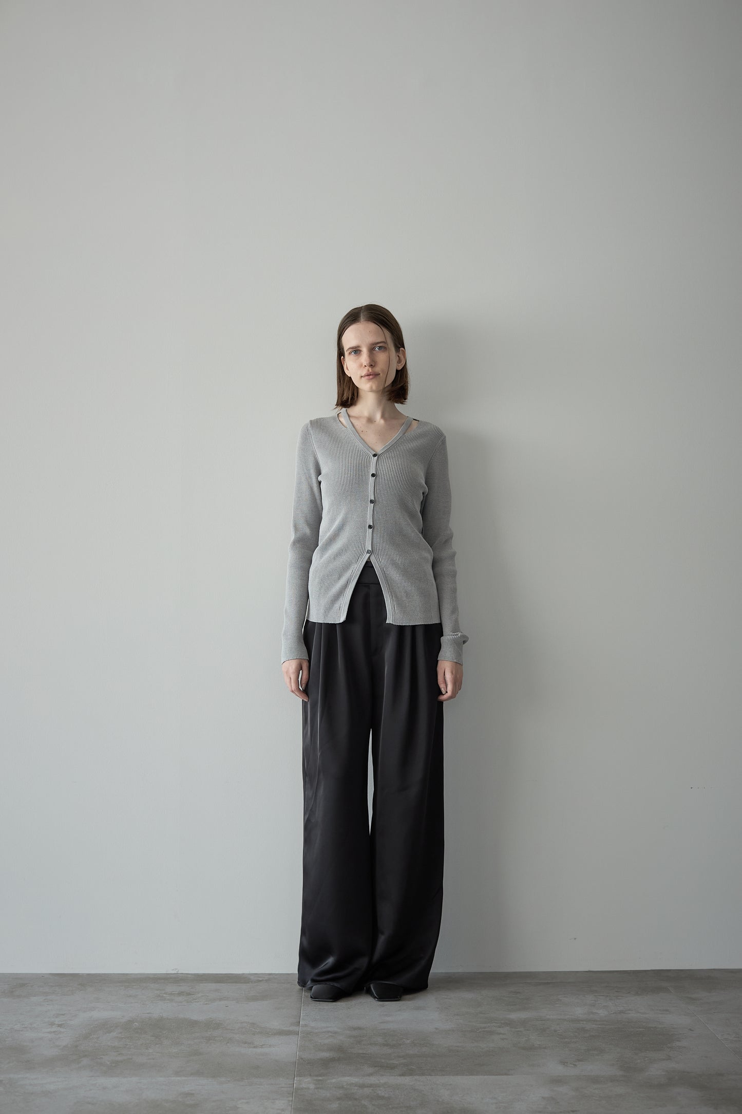 【予約販売11月下旬配送】スリットニット【GRAY】