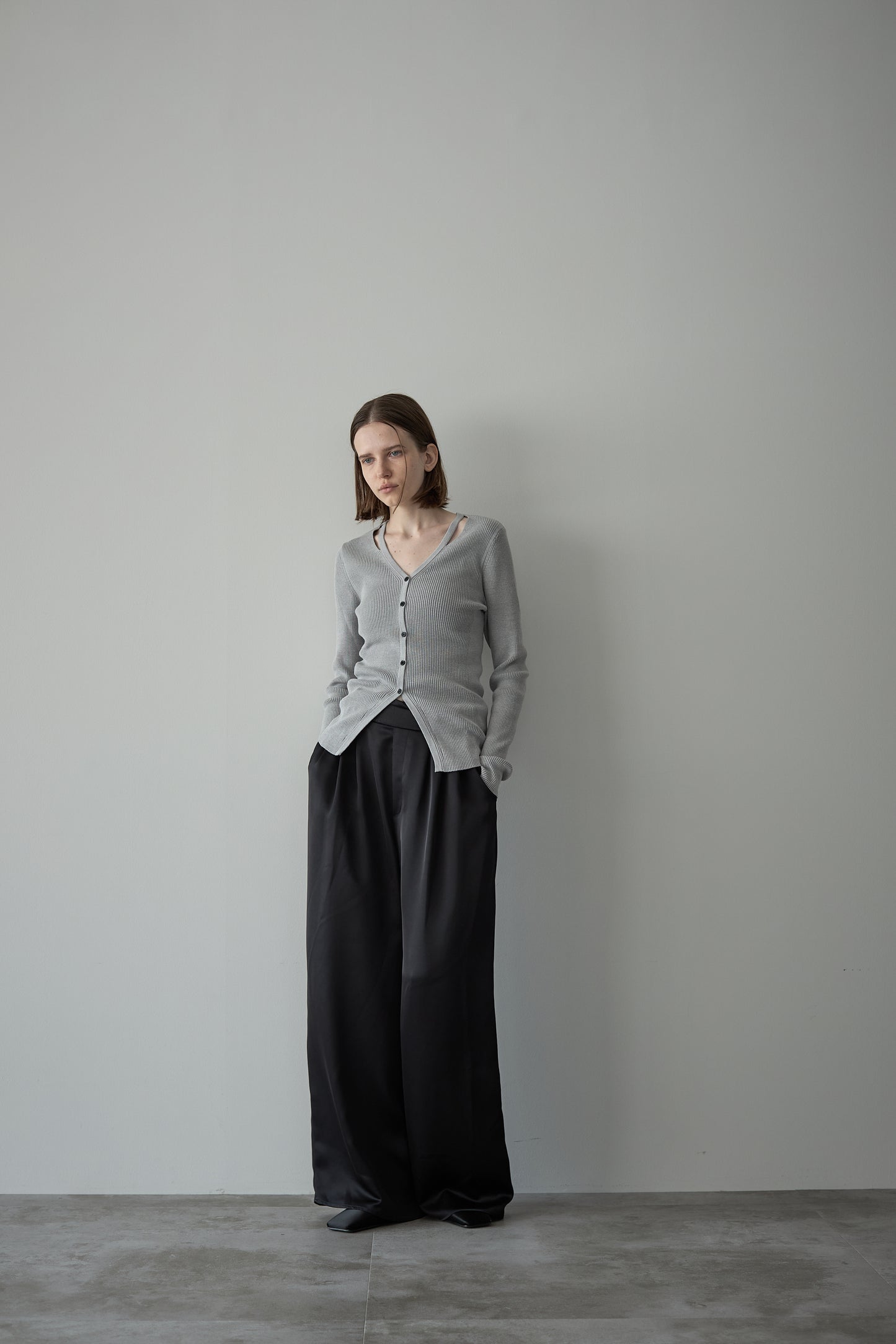 【予約販売11月下旬配送】スリットニット【GRAY】