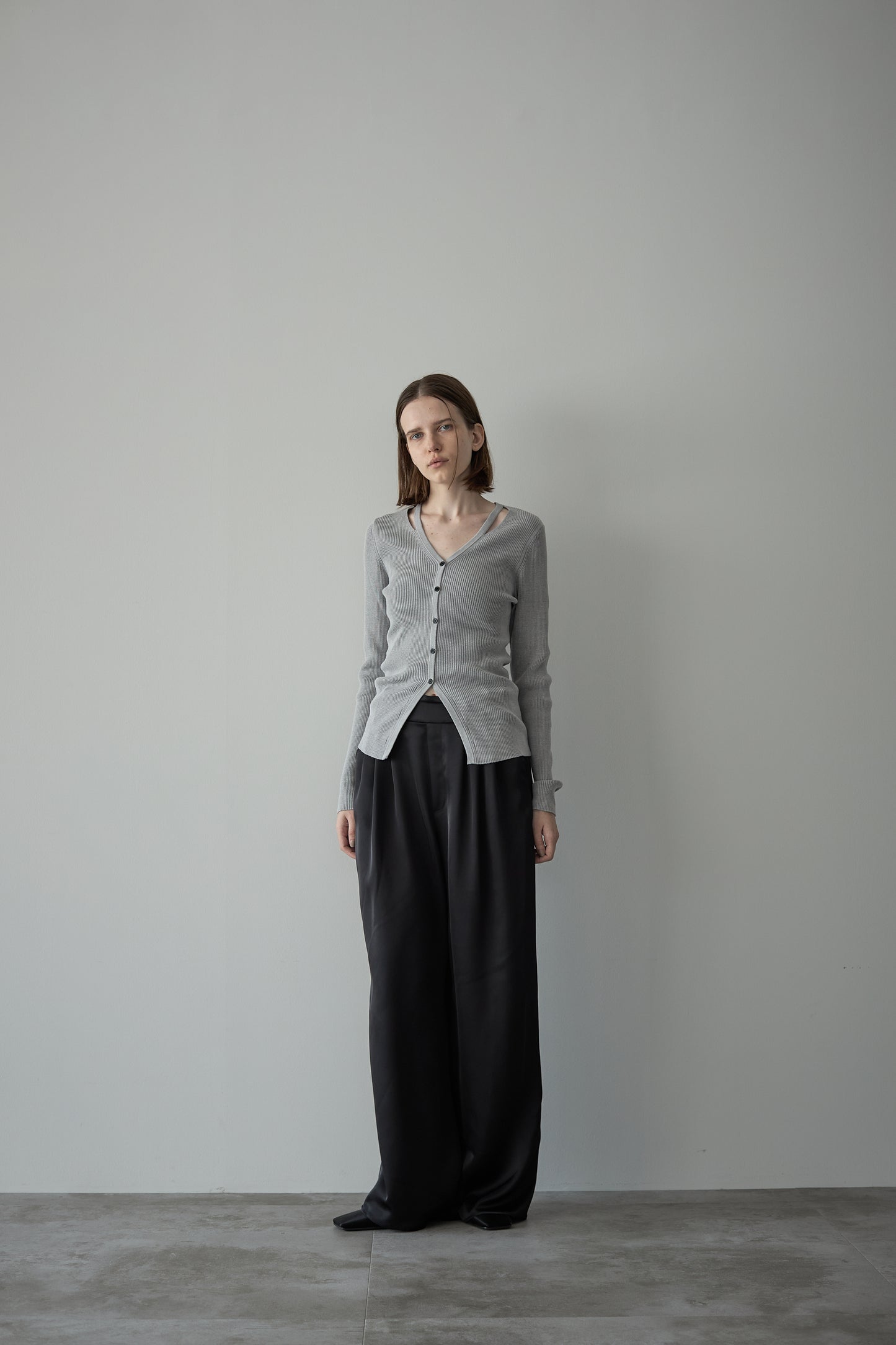 【予約販売11月下旬配送】スリットニット【GRAY】