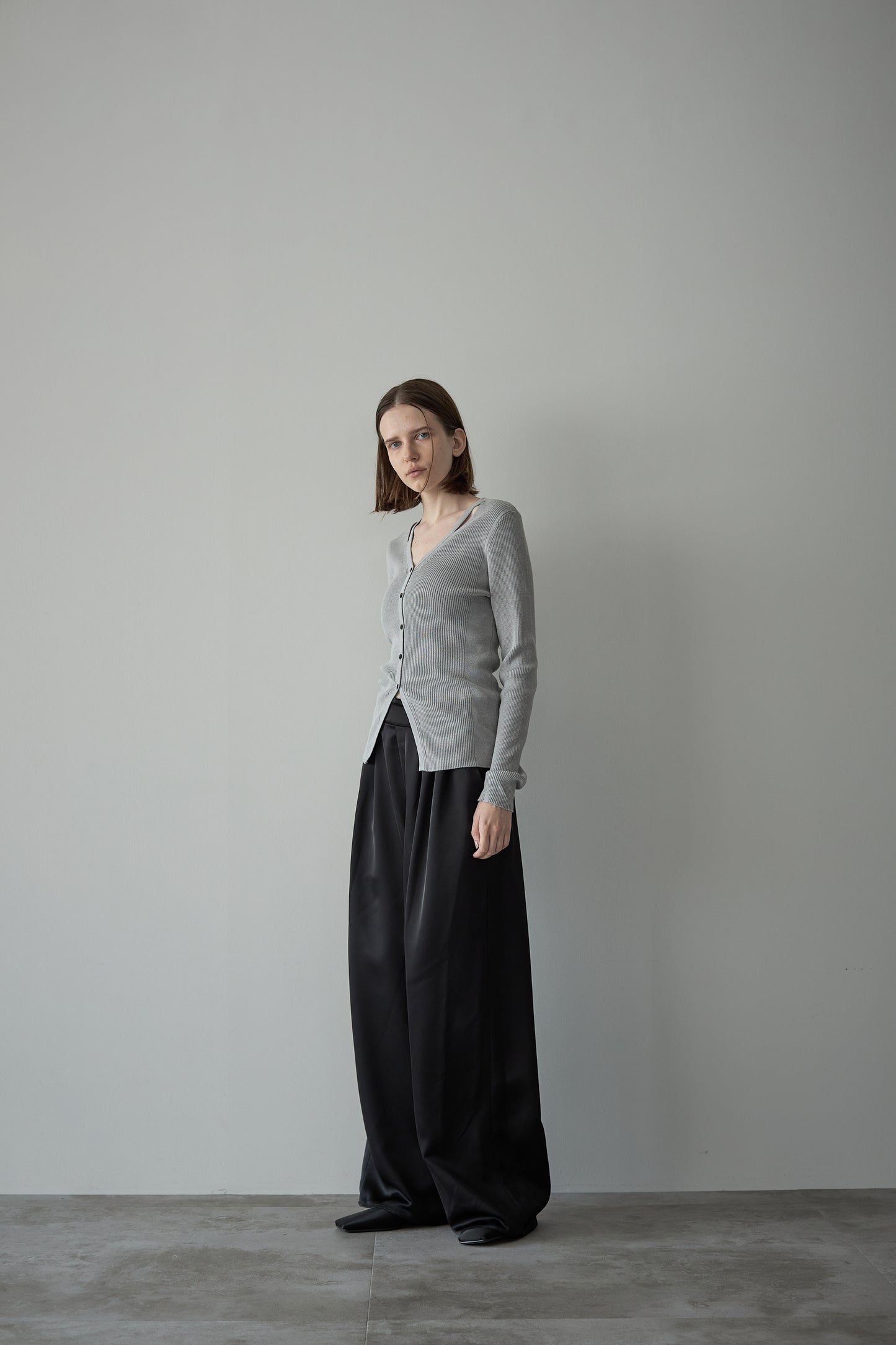 【予約販売11月下旬配送】スリットニット【GRAY】