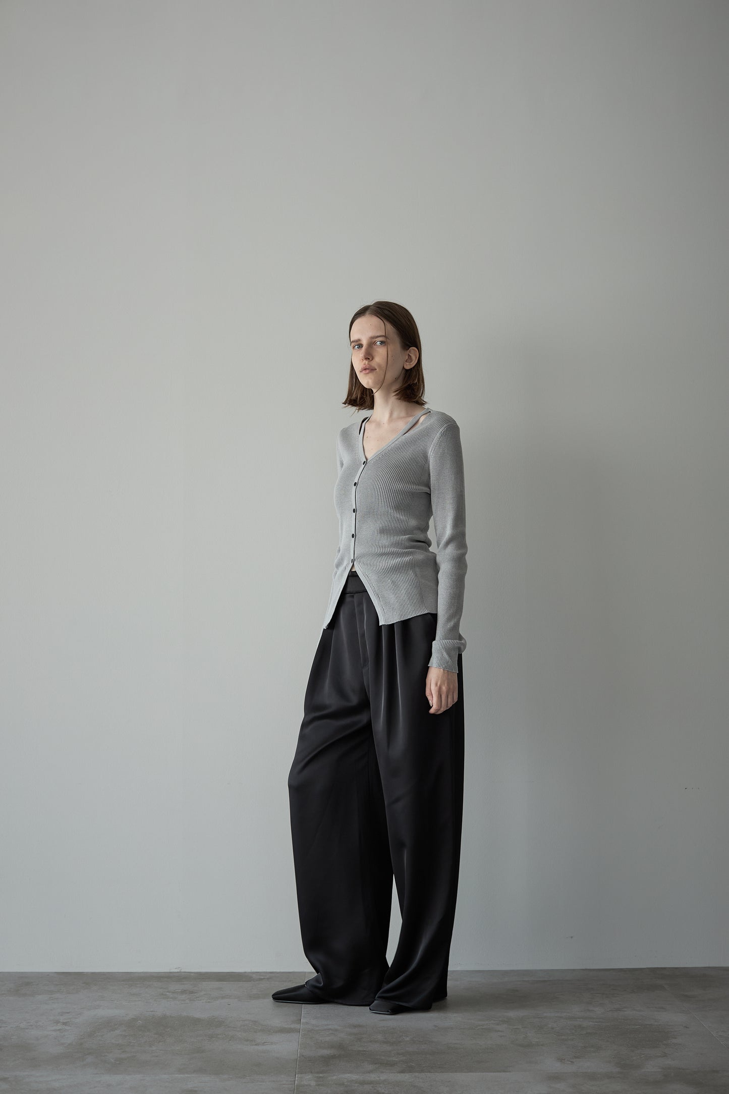 【予約販売11月下旬配送】スリットニット【GRAY】