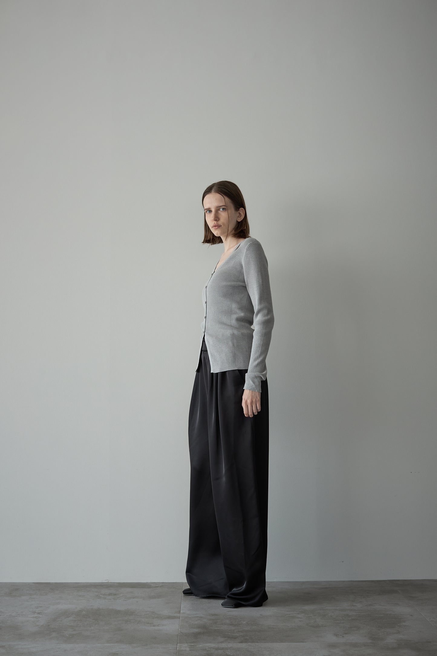 【予約販売11月下旬配送】スリットニット【GRAY】
