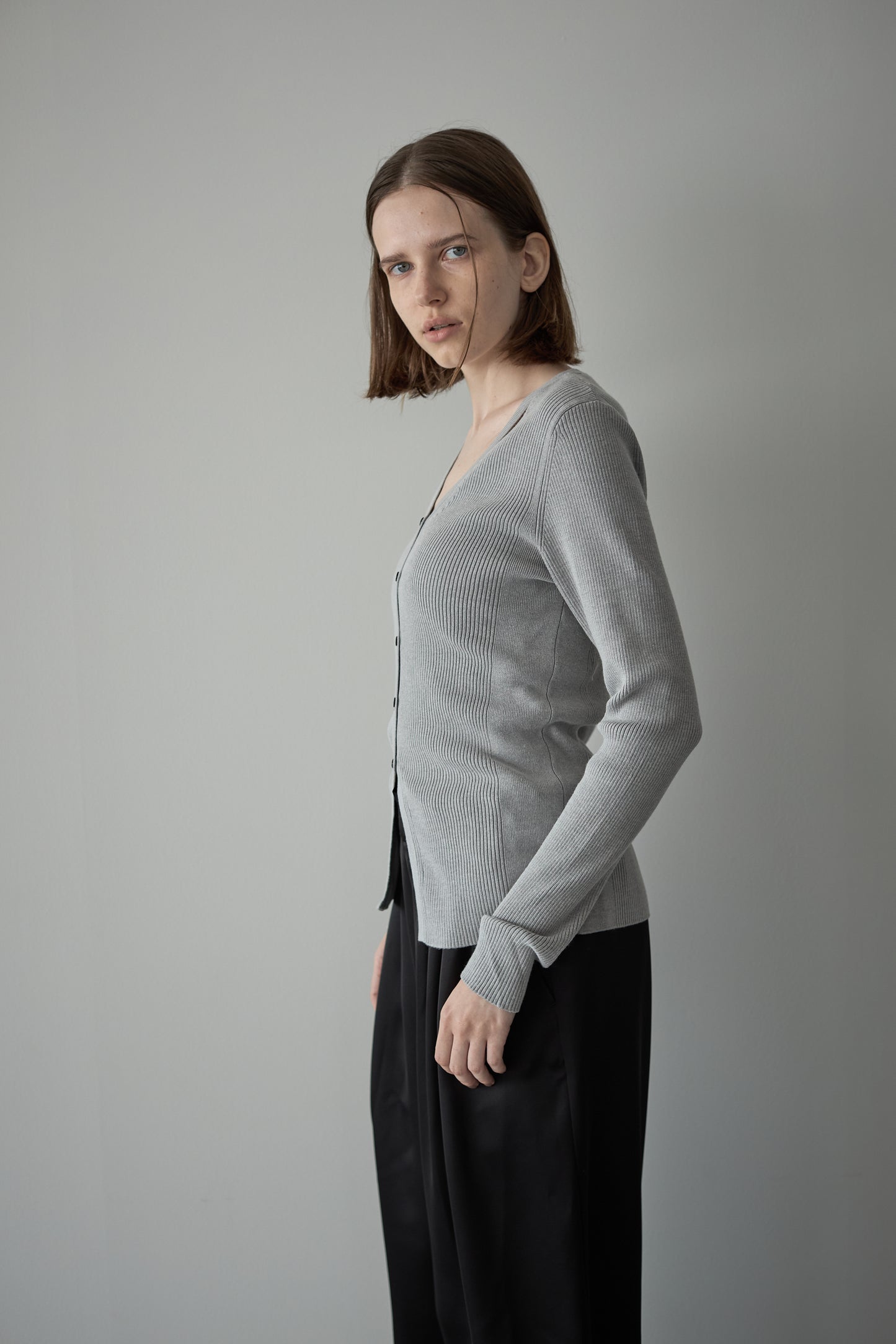 【予約販売11月下旬配送】スリットニット【GRAY】