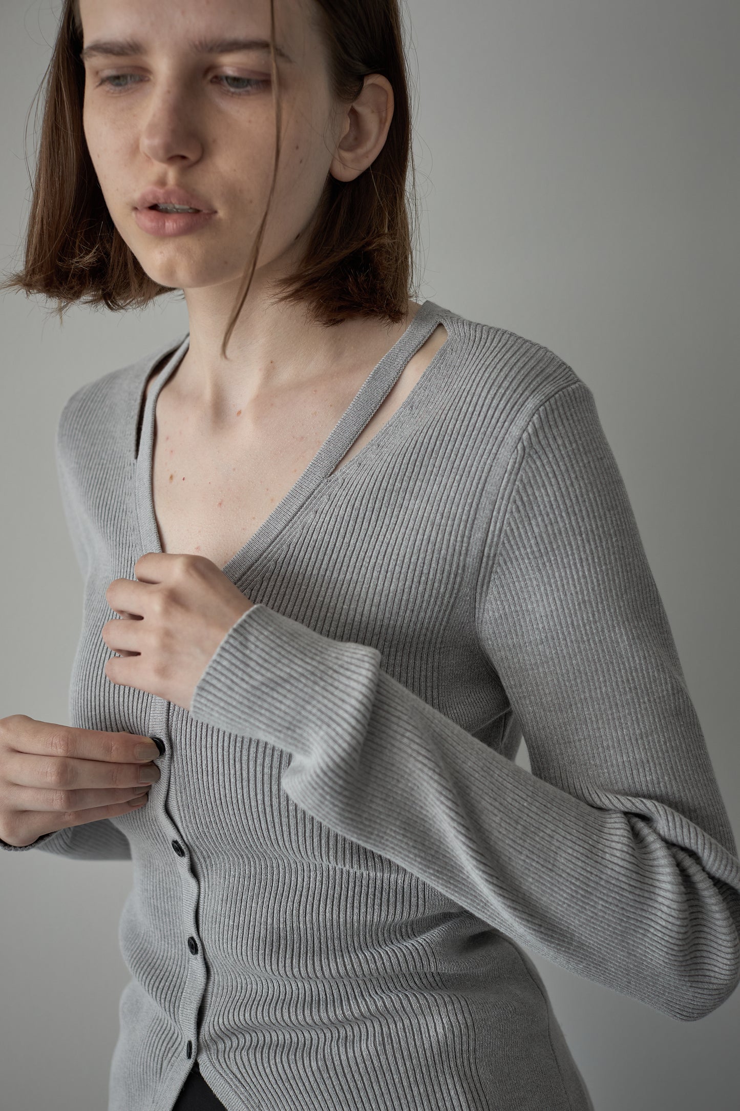 【予約販売11月下旬配送】スリットニット【GRAY】