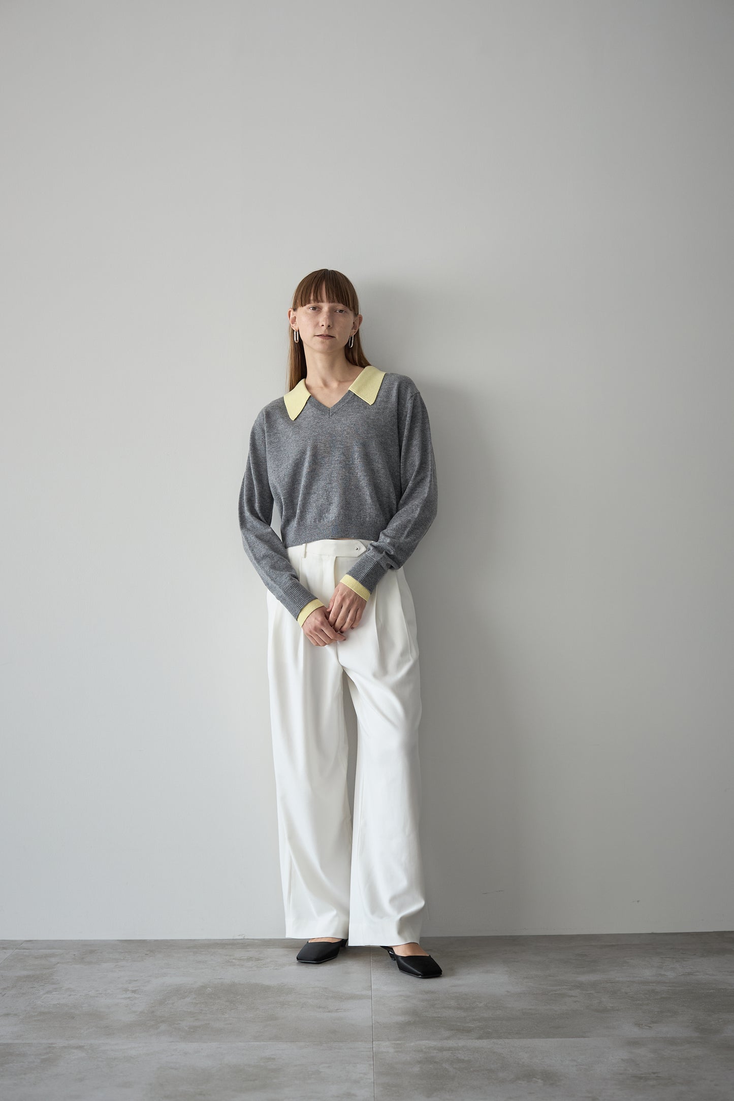 Vネックカラーニット【GRAY】