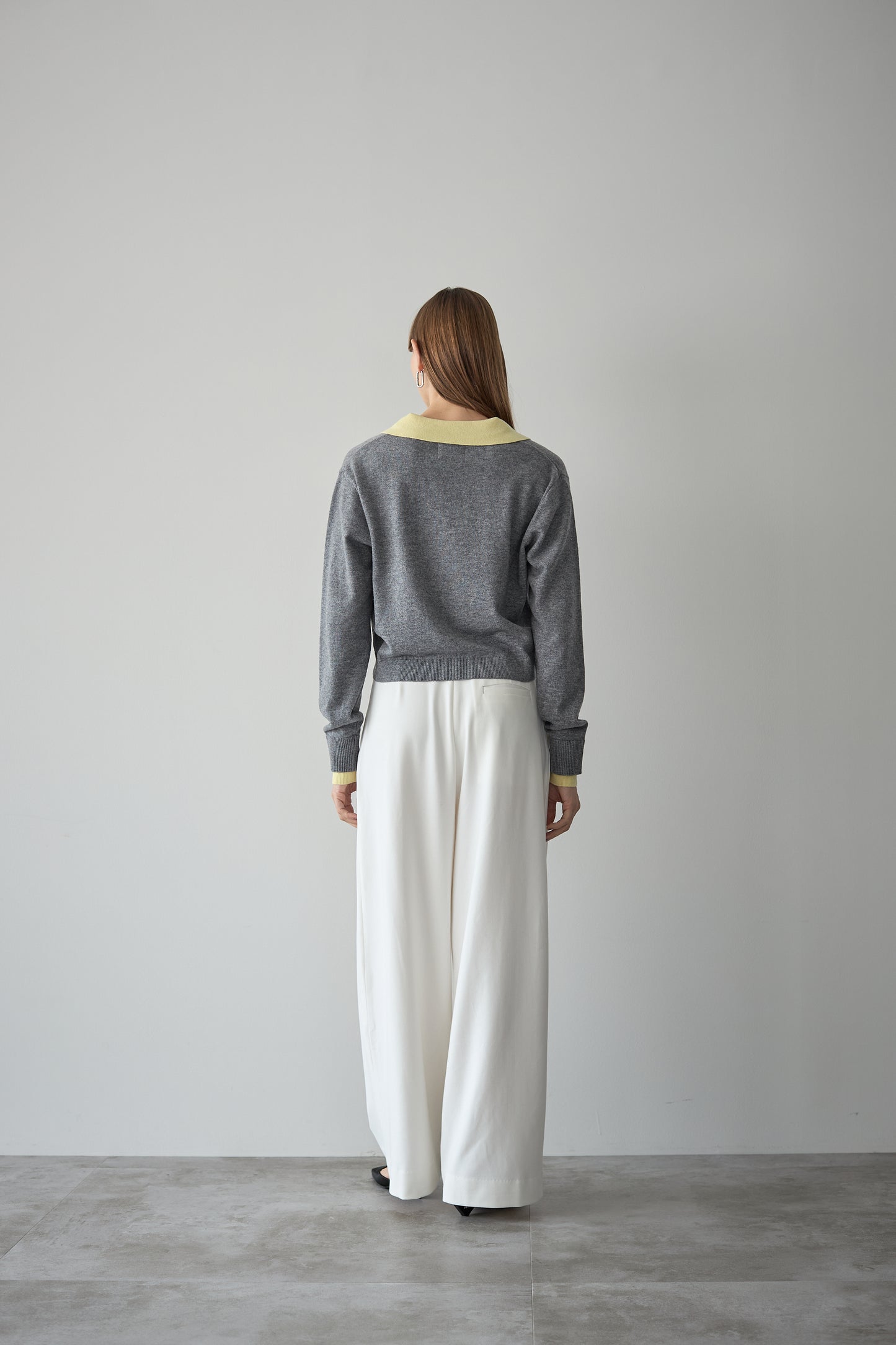Vネックカラーニット【GRAY】