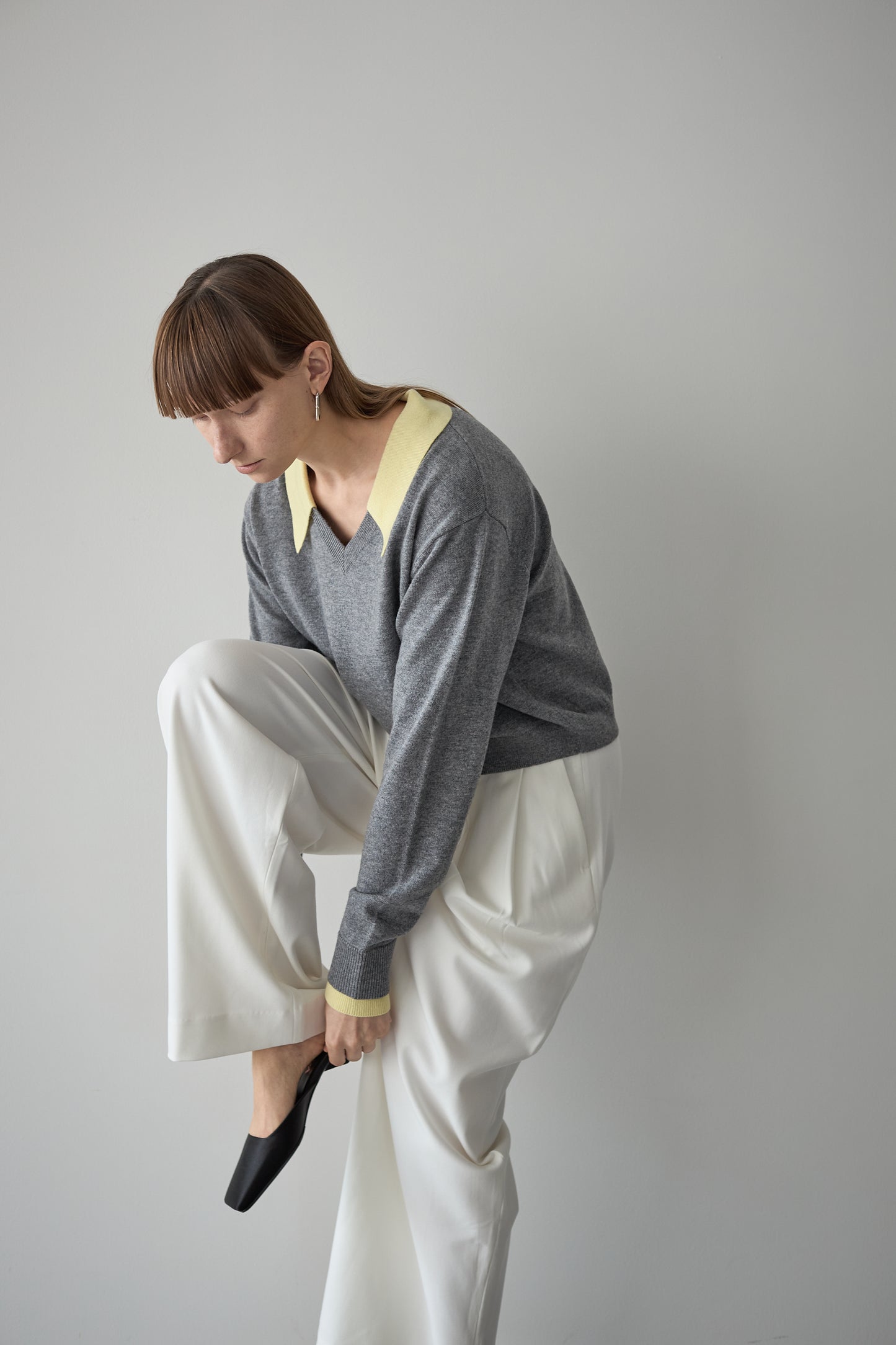 Vネックカラーニット【GRAY】