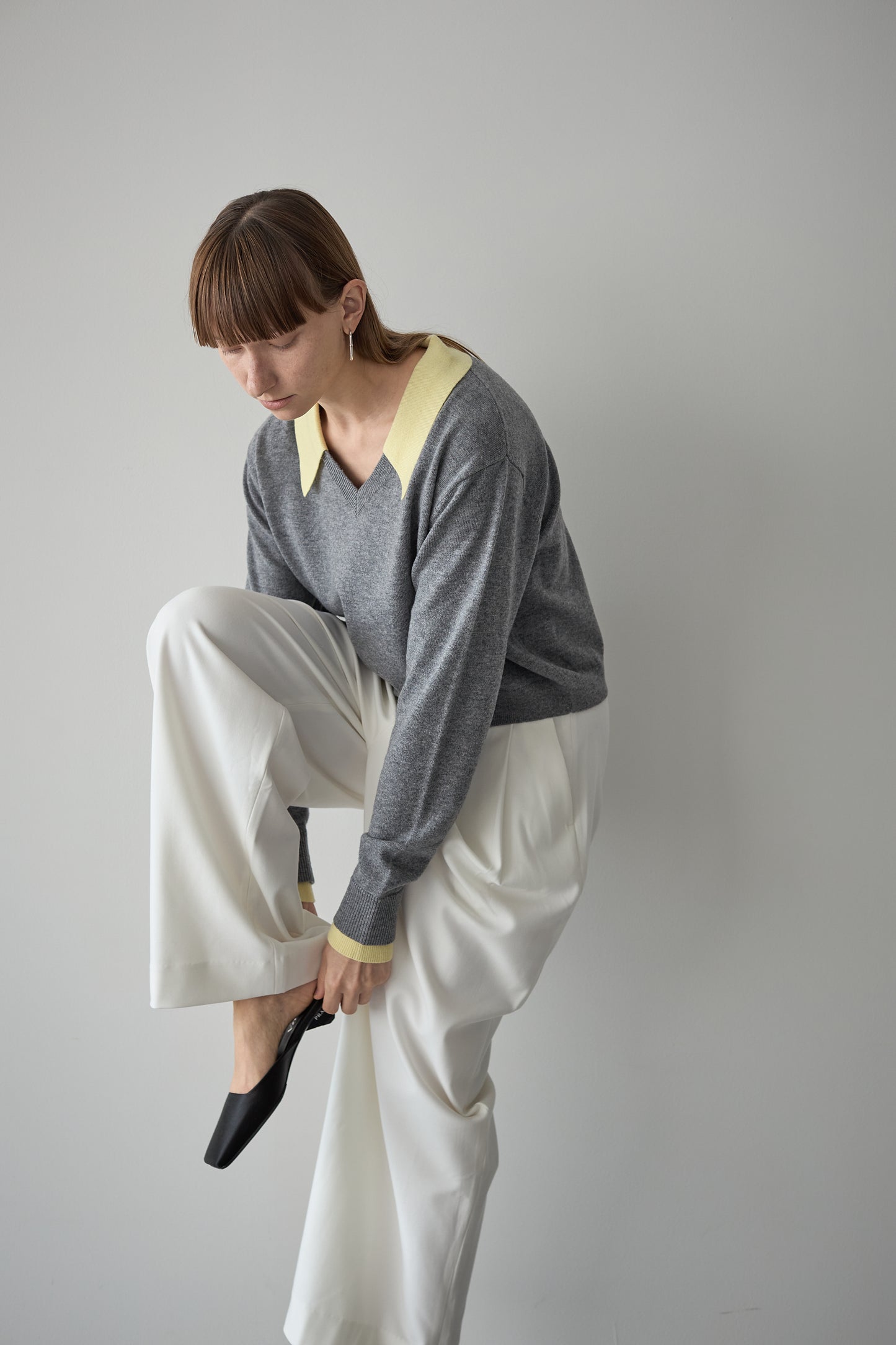 Vネックカラーニット【GRAY】