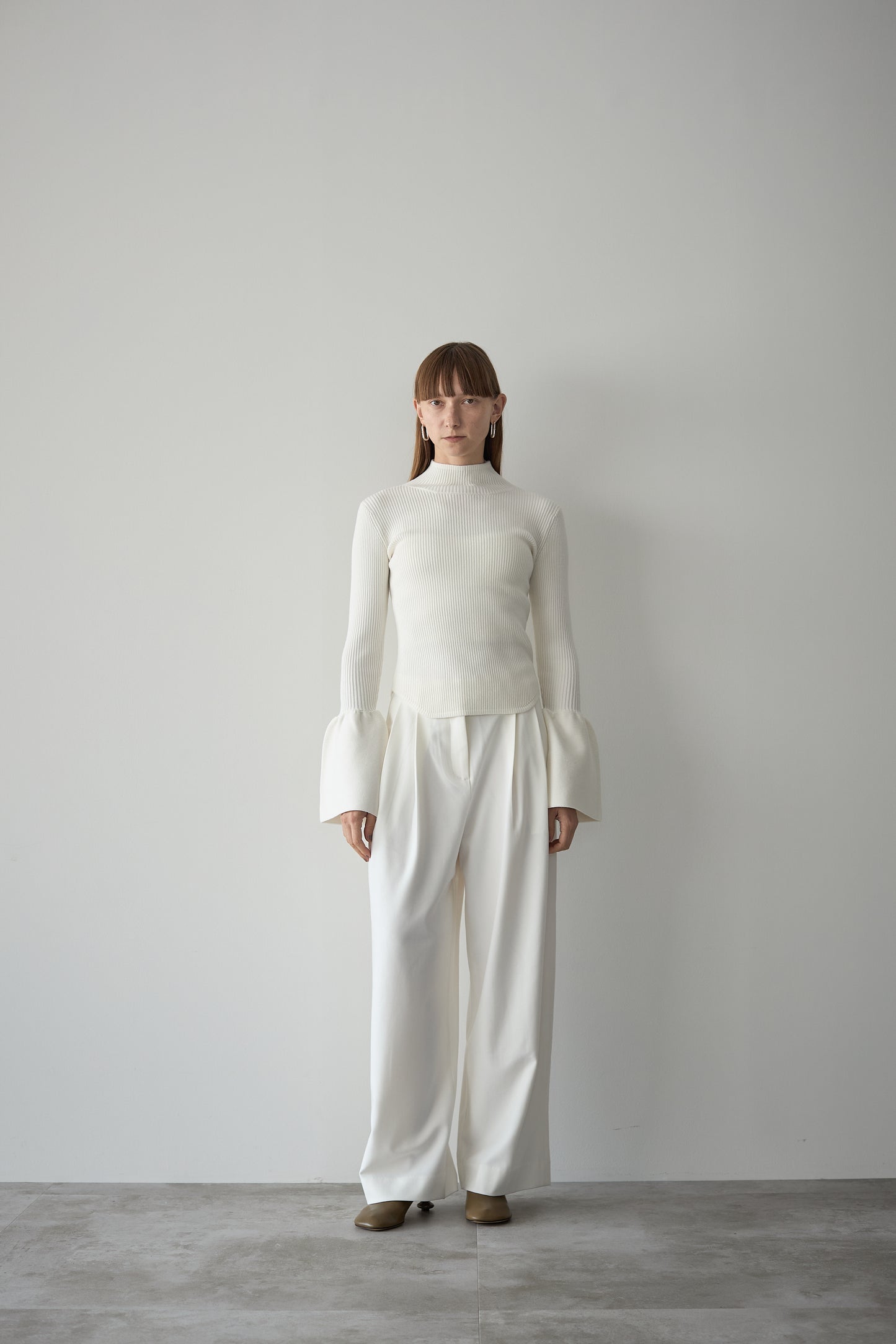 フレアスリーブタートルニット【WHITE】