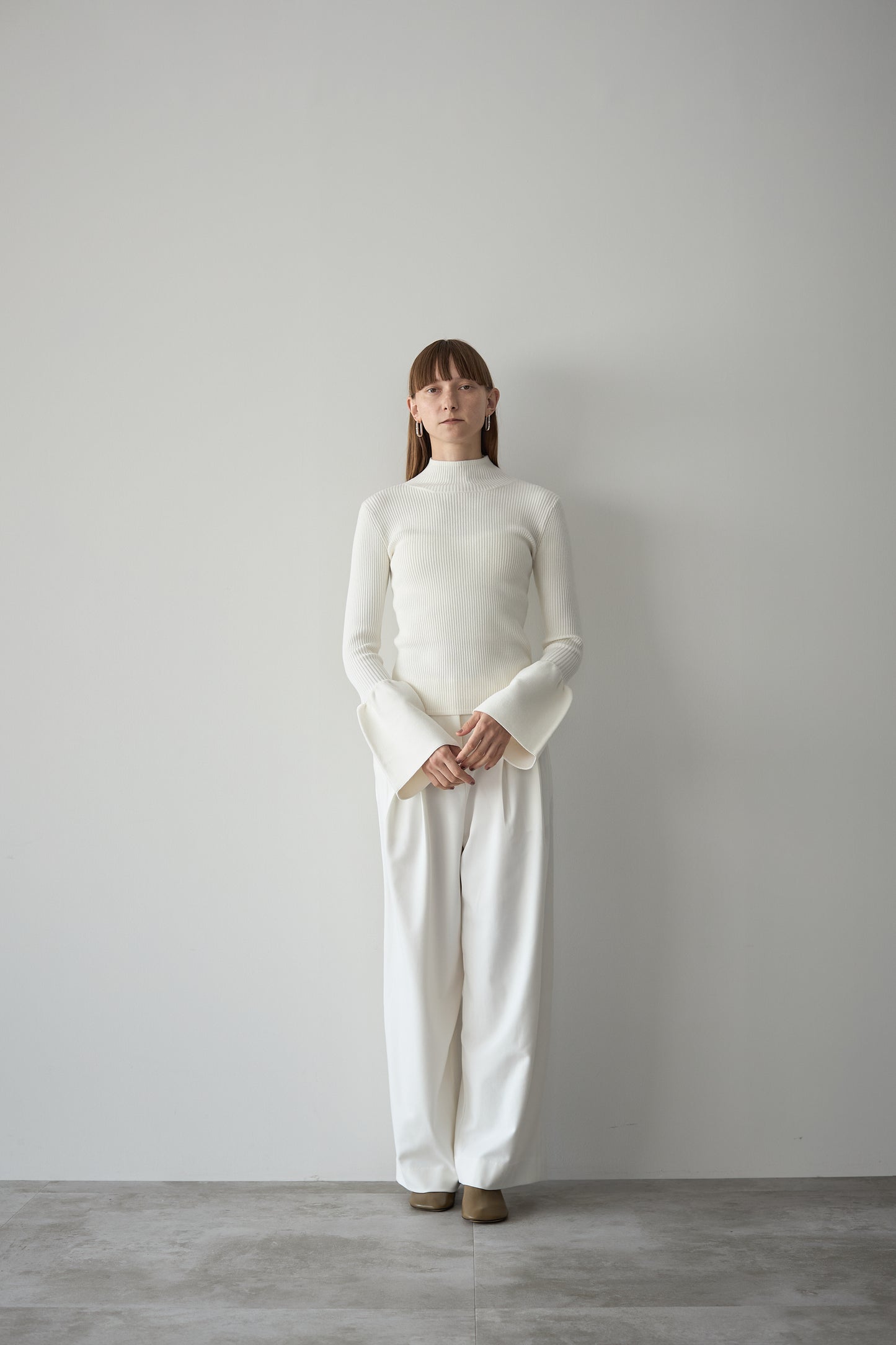 フレアスリーブタートルニット【WHITE】