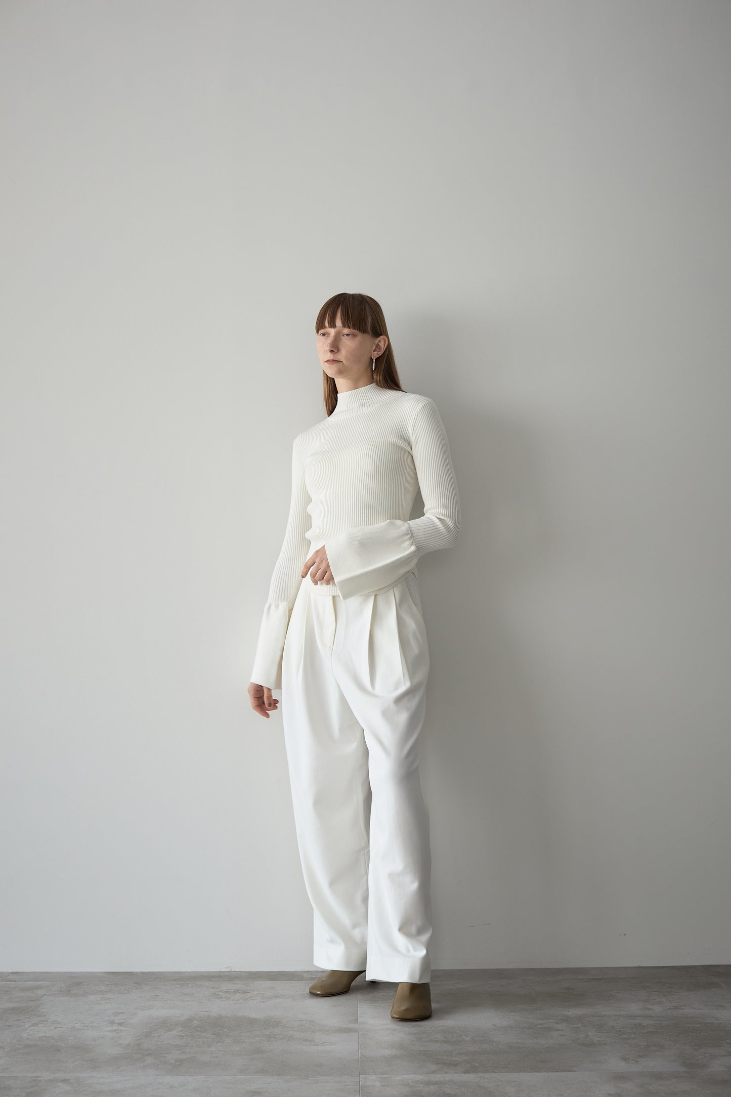 フレアスリーブタートルニット【WHITE】