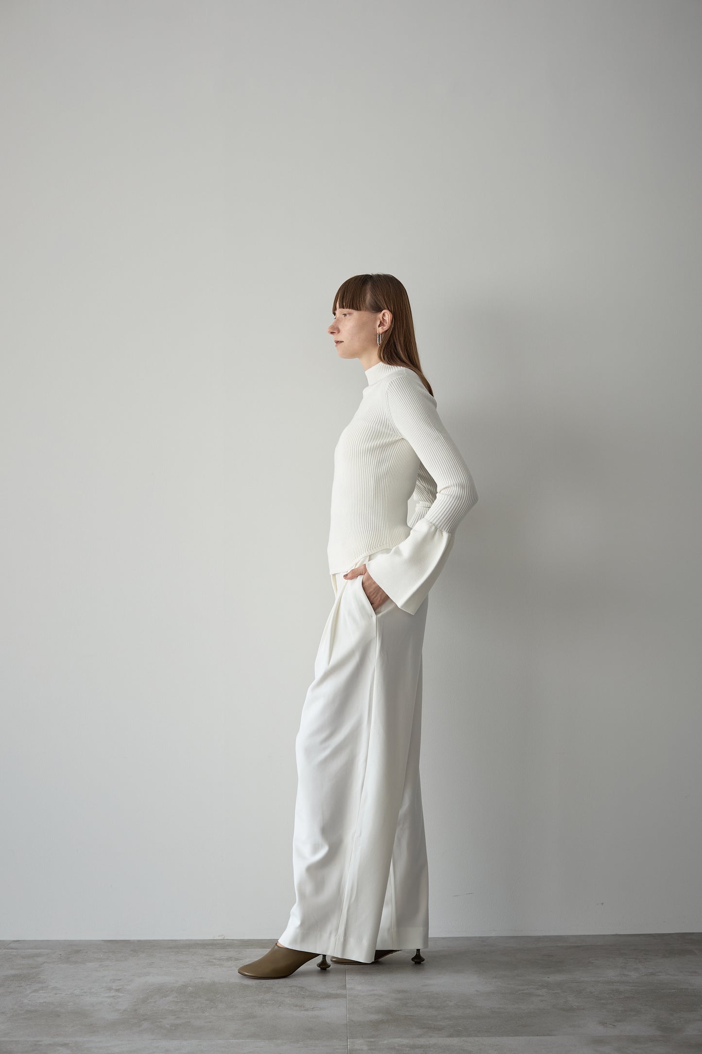 フレアスリーブタートルニット【WHITE】