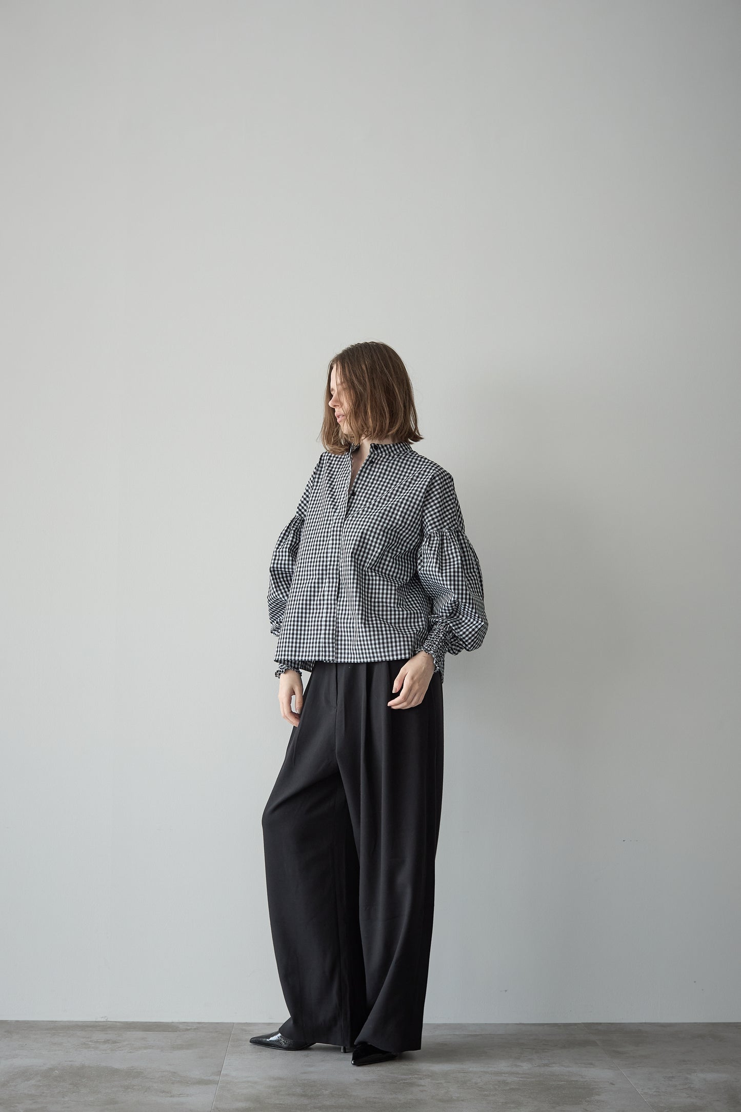 シャーリングカフスブラウス【BLACK】