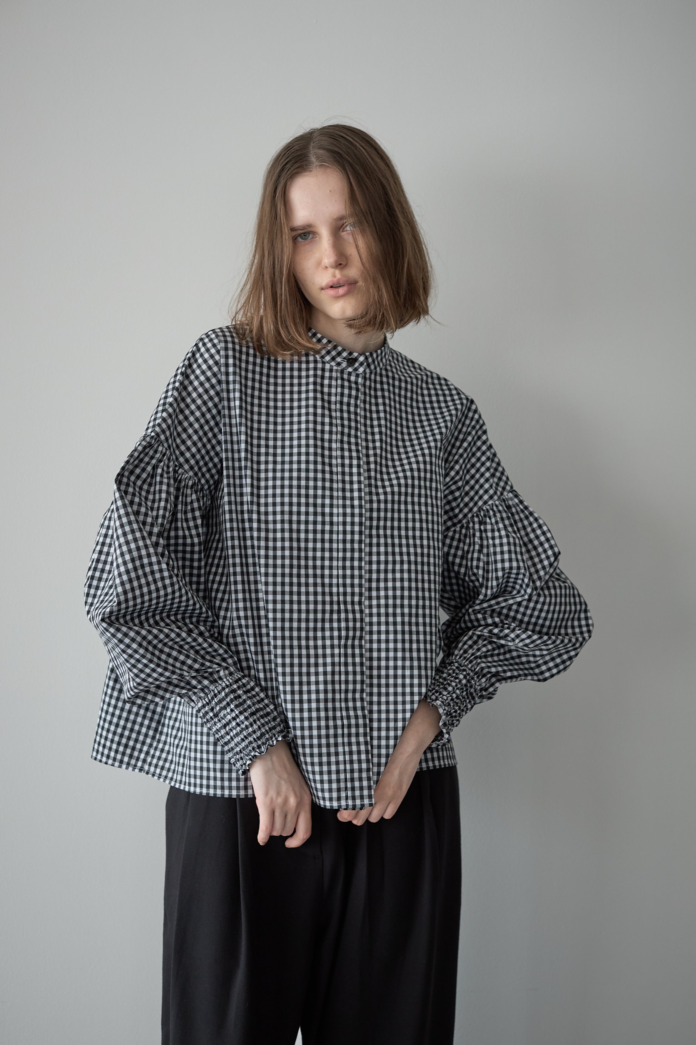 シャーリングカフスブラウス【BLACK】 – ELLIE