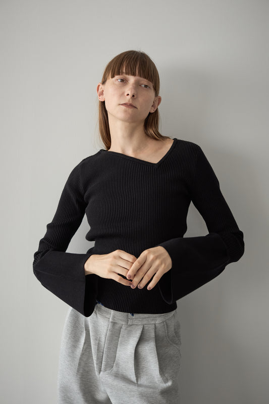 フレアスリーブアシメカットニット【BLACK】