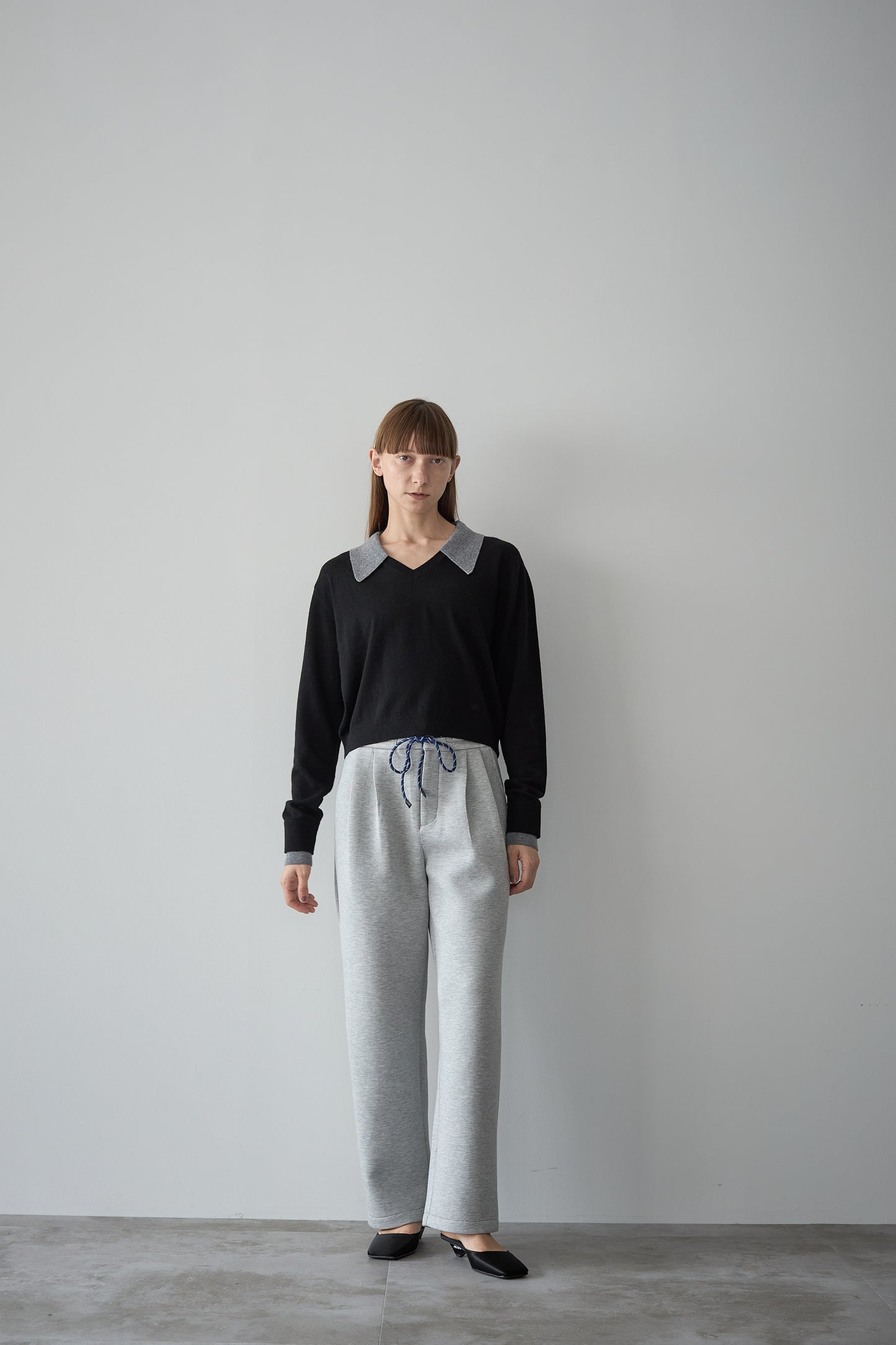 Vネックカラーニット【BLACK】