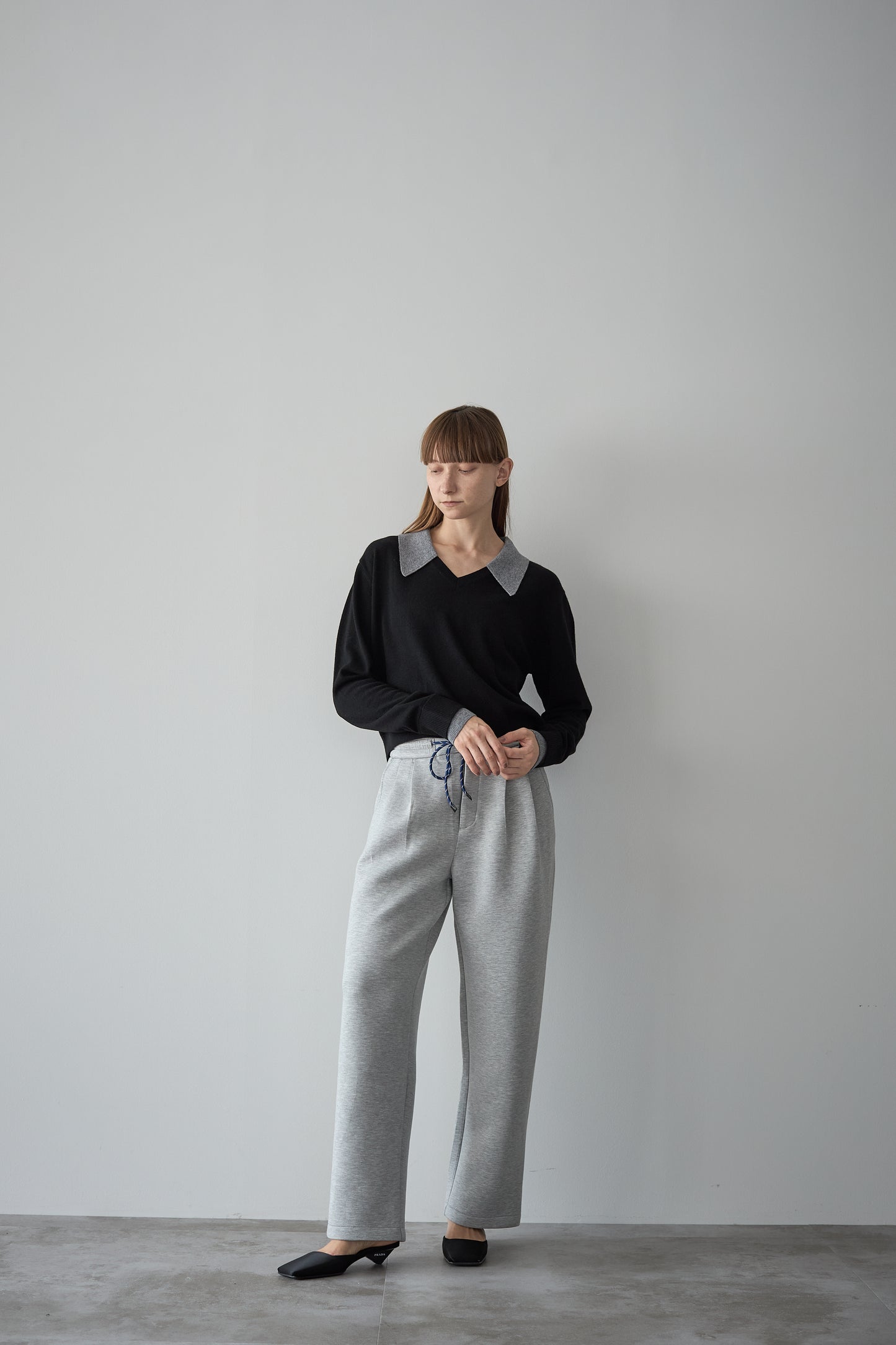 Vネックカラーニット【BLACK】