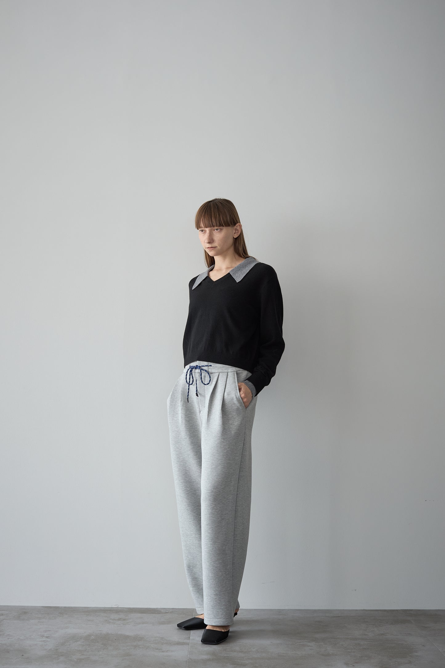 Vネックカラーニット【BLACK】