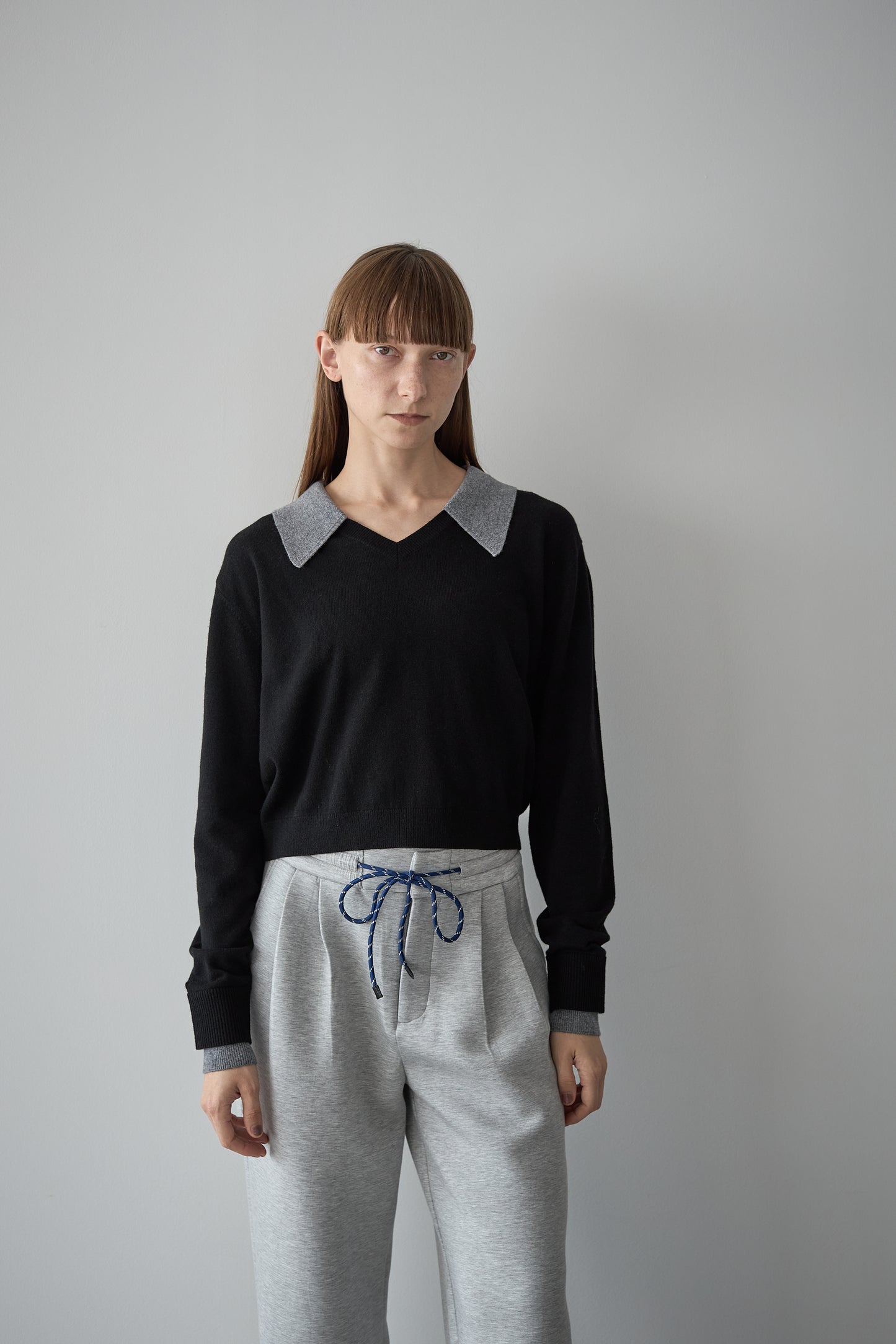 Vネックカラーニット【BLACK】
