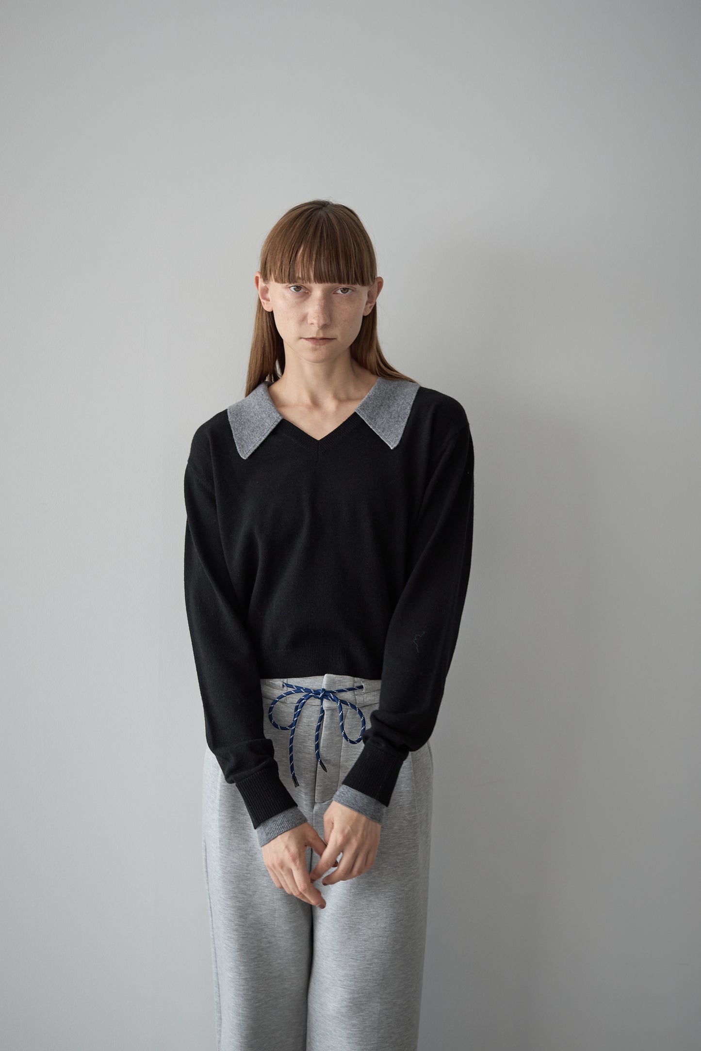 Vネックカラーニット【BLACK】