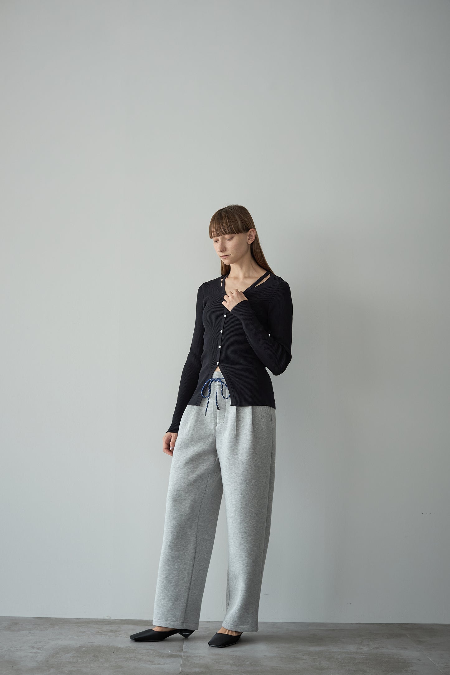 【予約販売11月下旬配送】スリットニット【BLACK】
