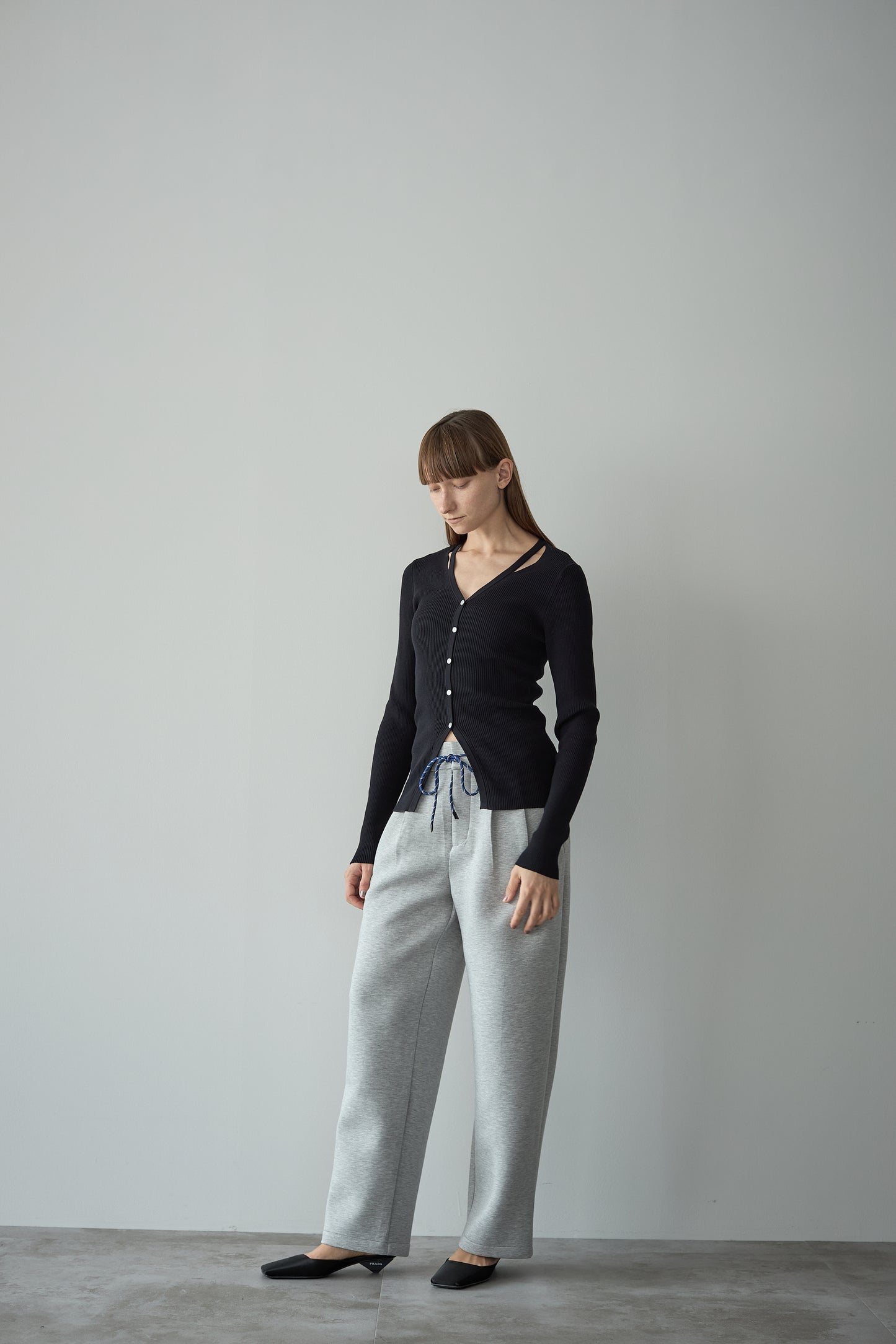 【予約販売11月下旬配送】スリットニット【BLACK】