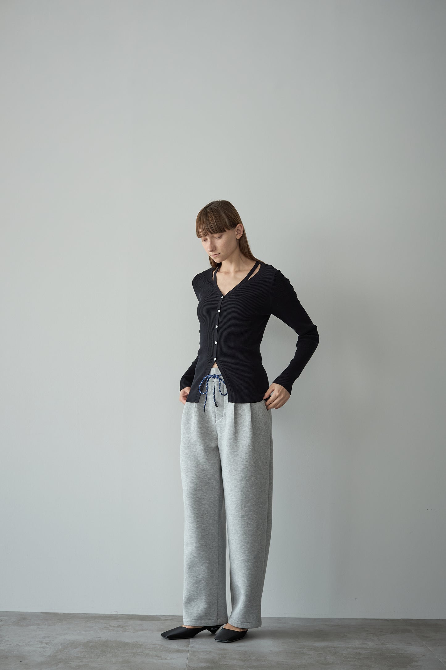【予約販売11月下旬配送】スリットニット【BLACK】