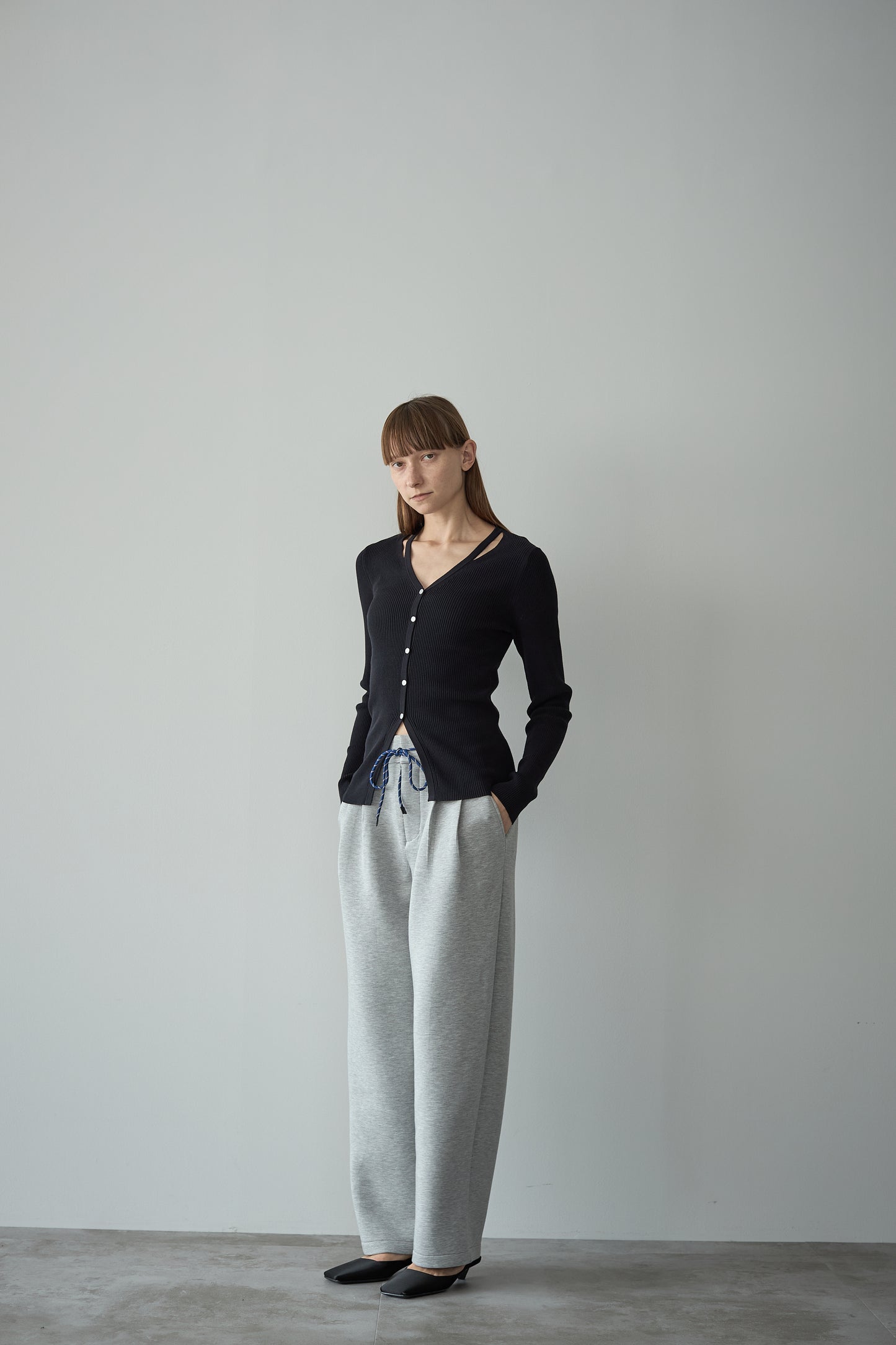 【予約販売11月下旬配送】スリットニット【BLACK】