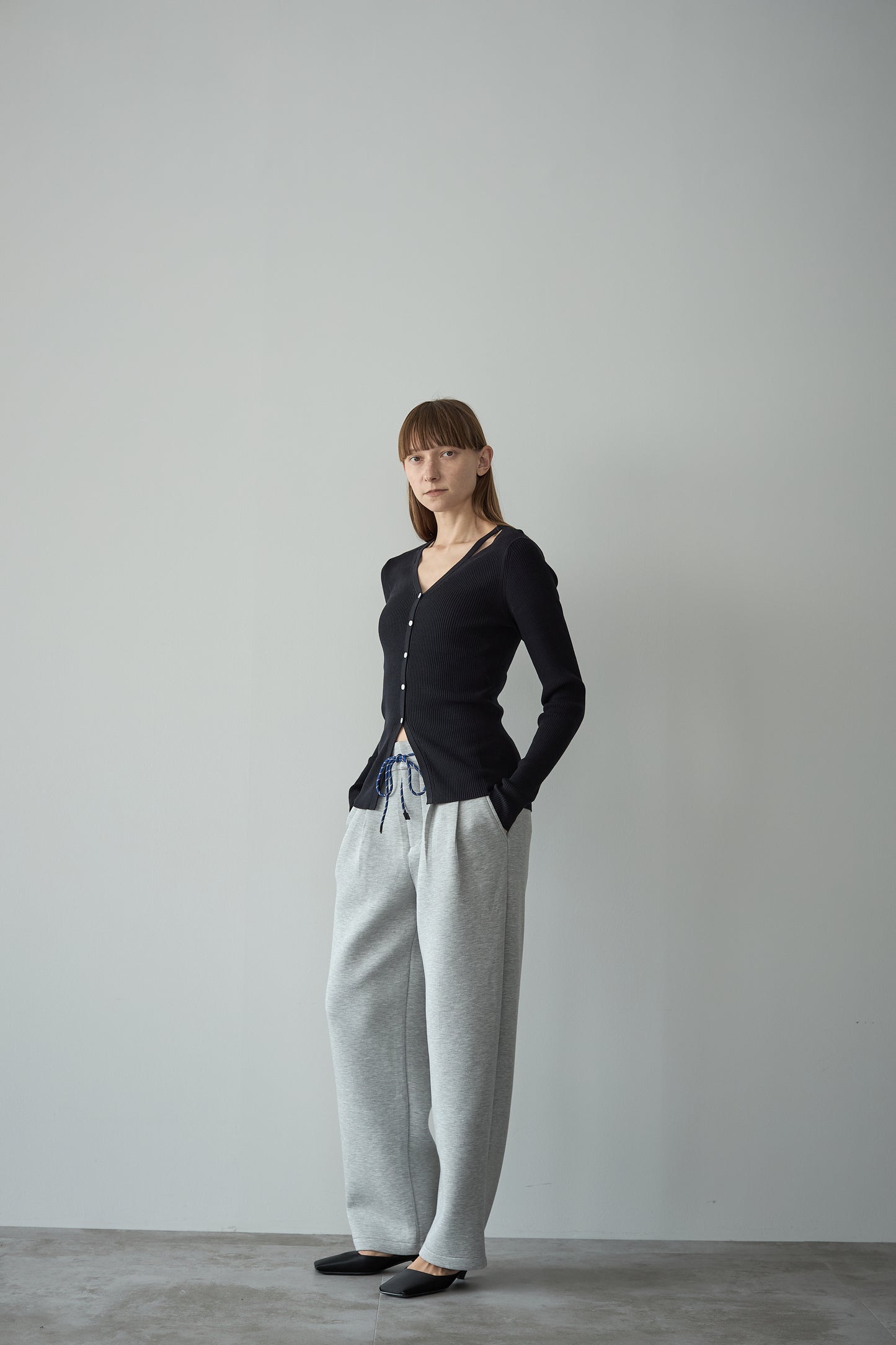 【予約販売11月下旬配送】スリットニット【BLACK】