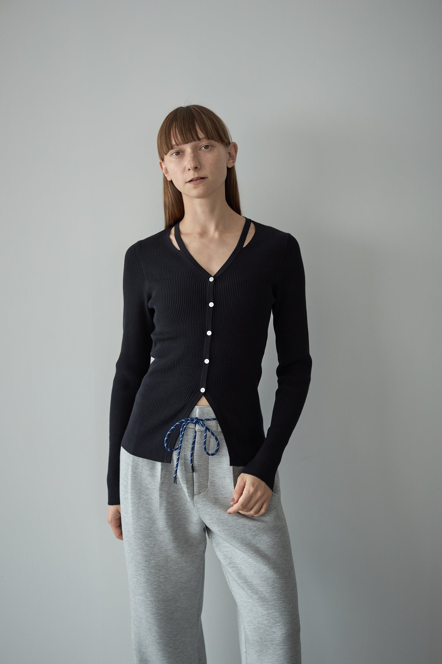 【予約販売11月下旬配送】スリットニット【BLACK】