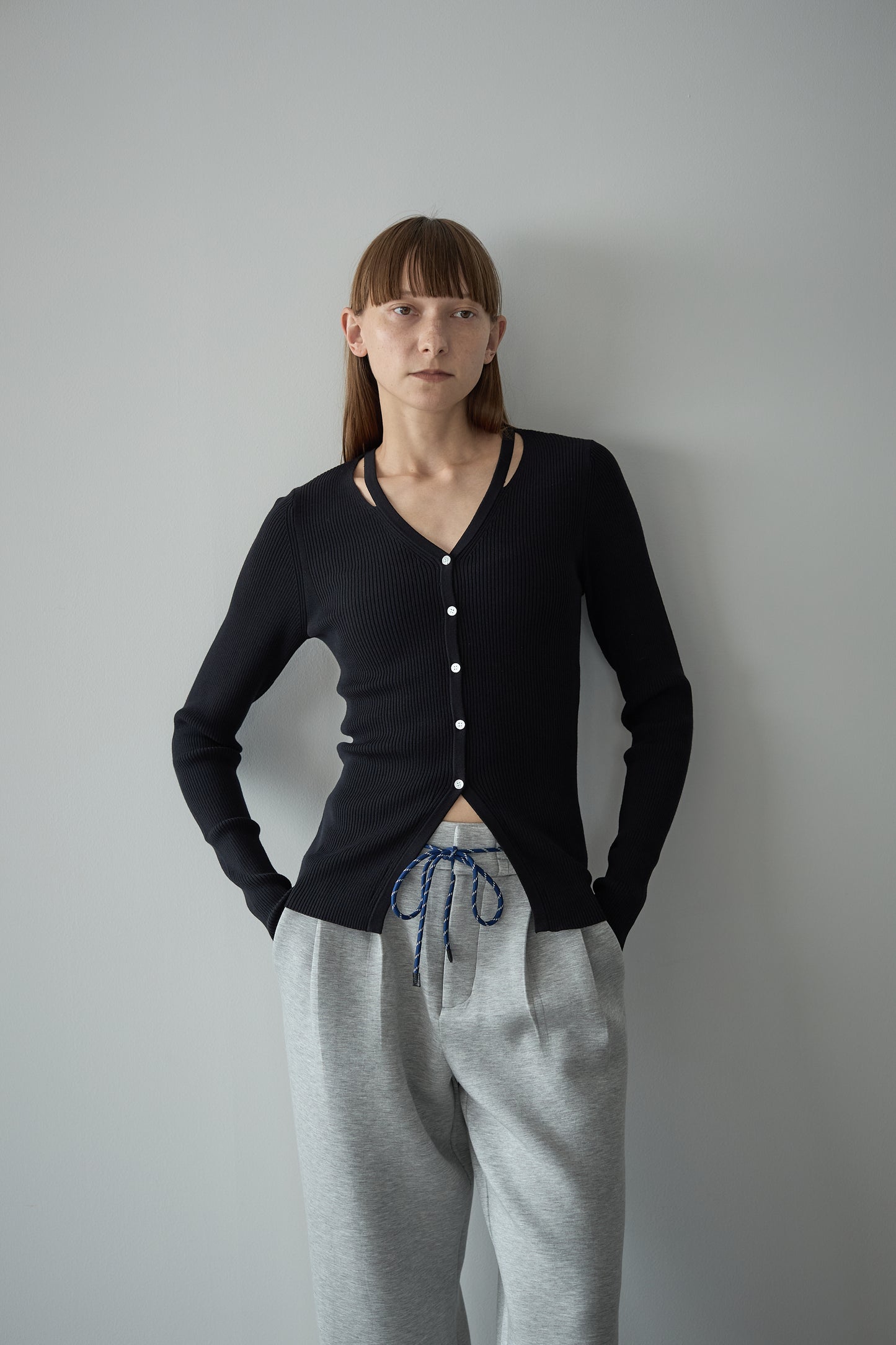 【予約販売11月下旬配送】スリットニット【BLACK】