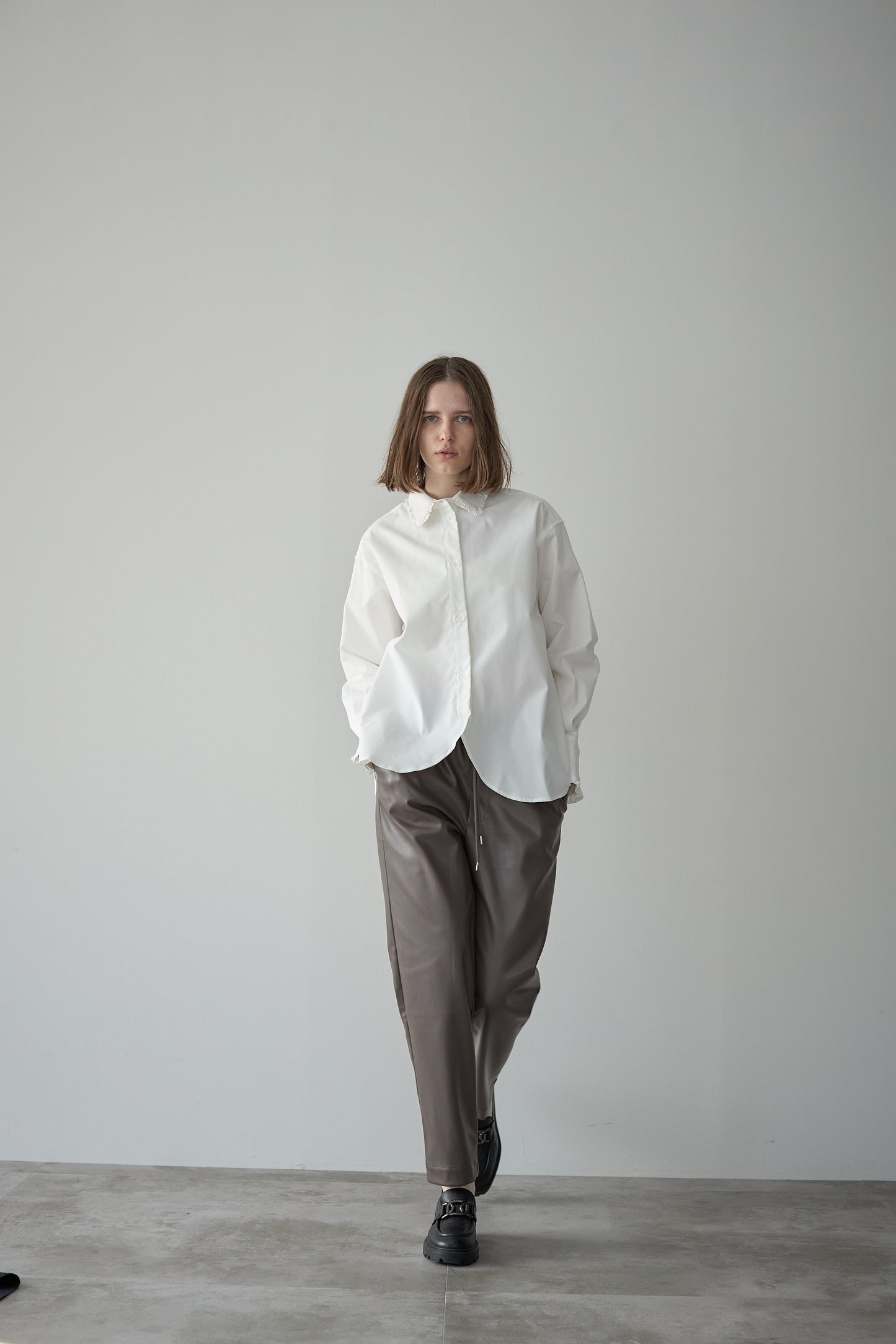 フリルカラーシャツ【WHITE】