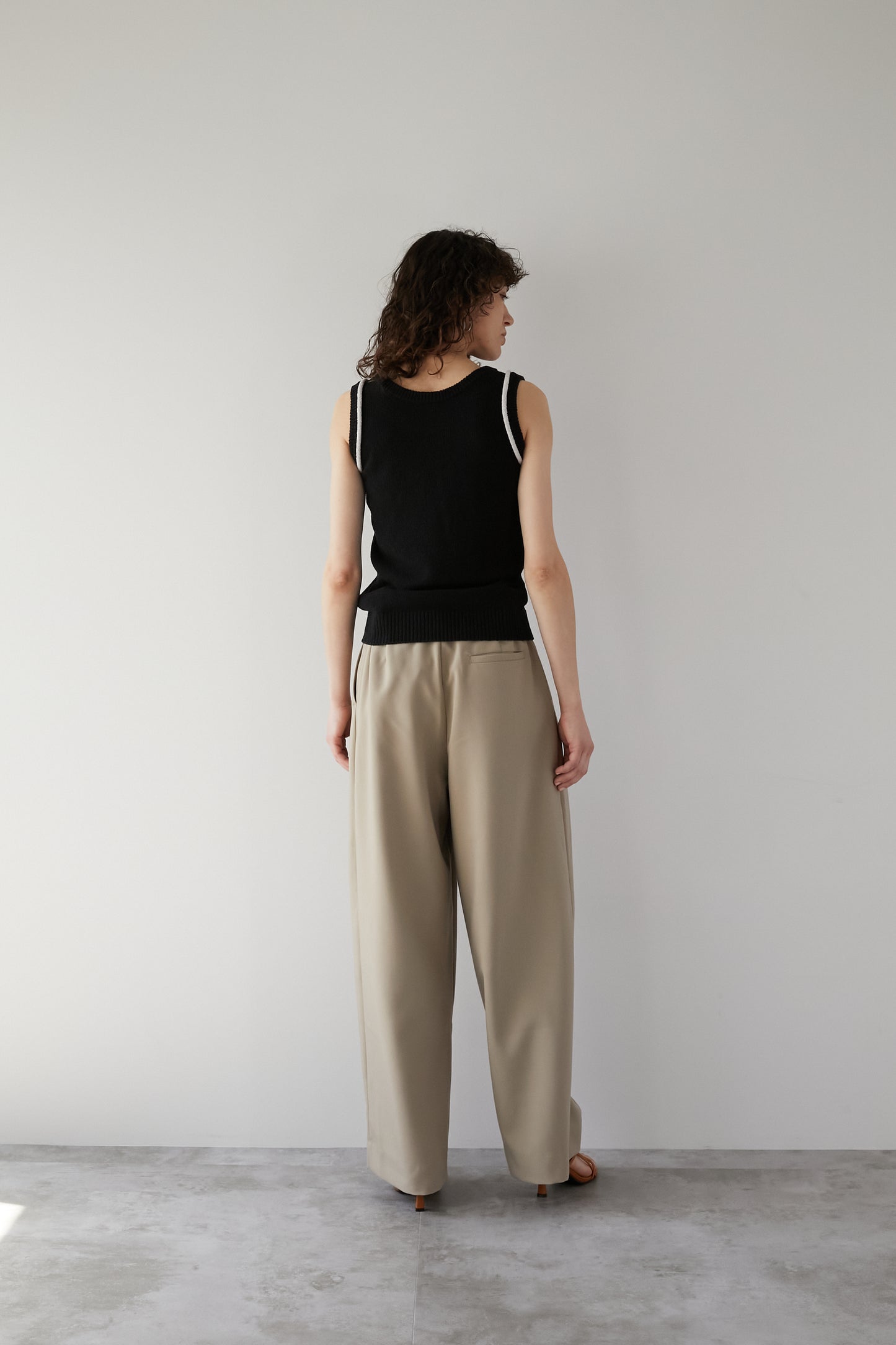 タックアジャストパンツ【BEIGE】