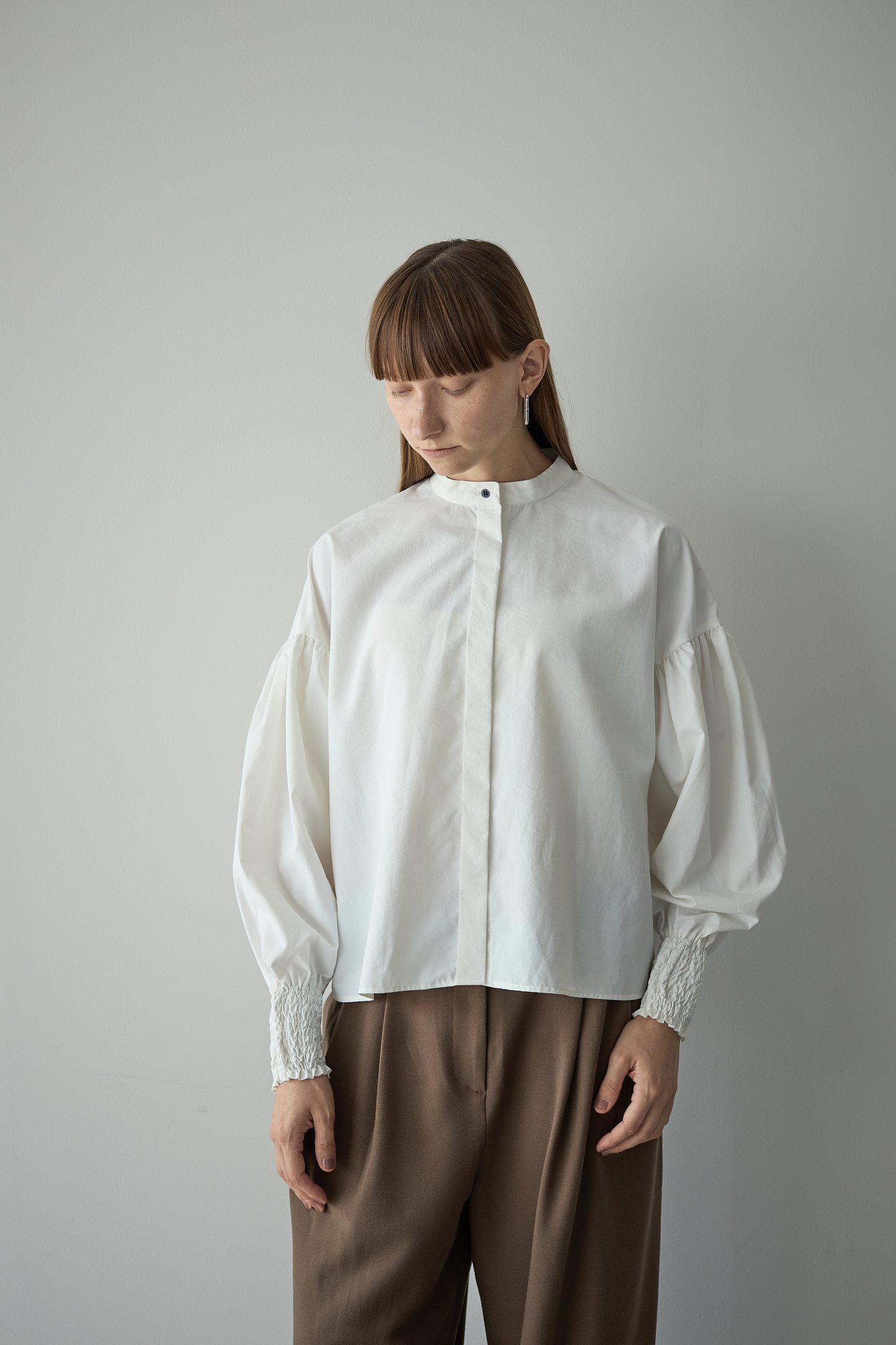 シャーリングカフスブラウス【WHITE】