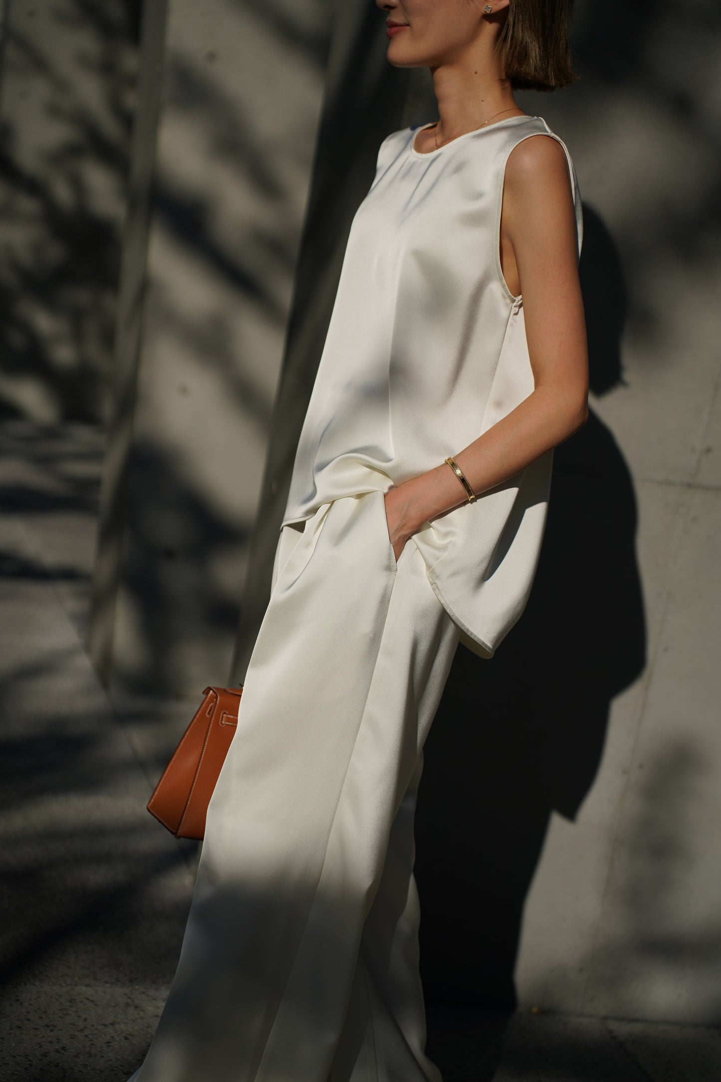 サテンノースリーブトップス【WHITE】