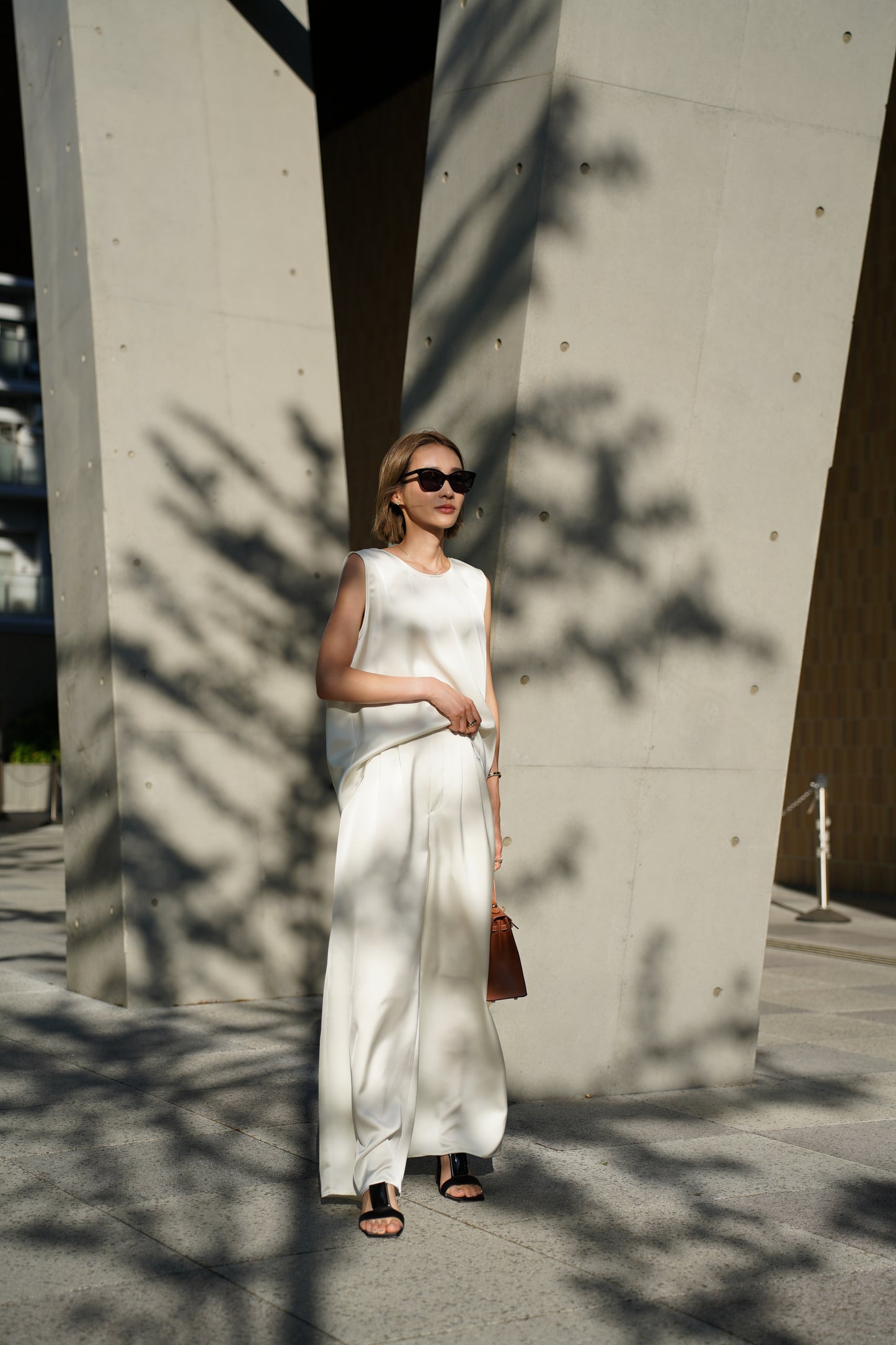 サテンノースリーブトップス【WHITE】