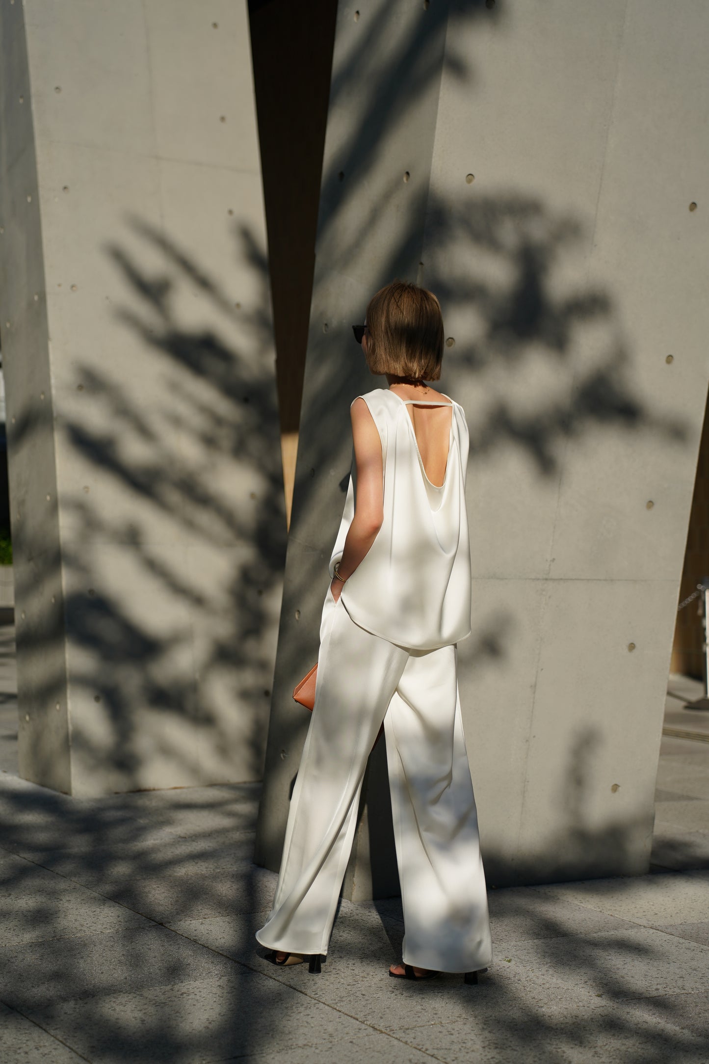 サテンノースリーブトップス【WHITE】