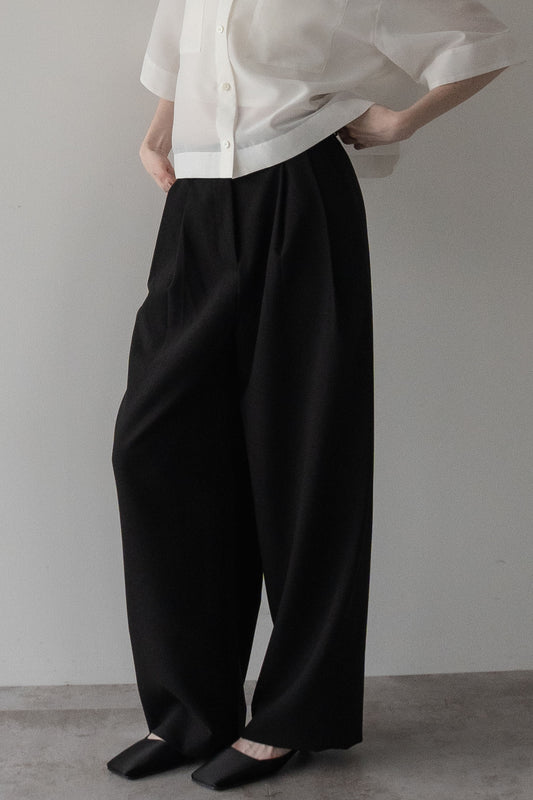 【予約販売6月上旬配送】タックアジャストパンツ【BLACK】
