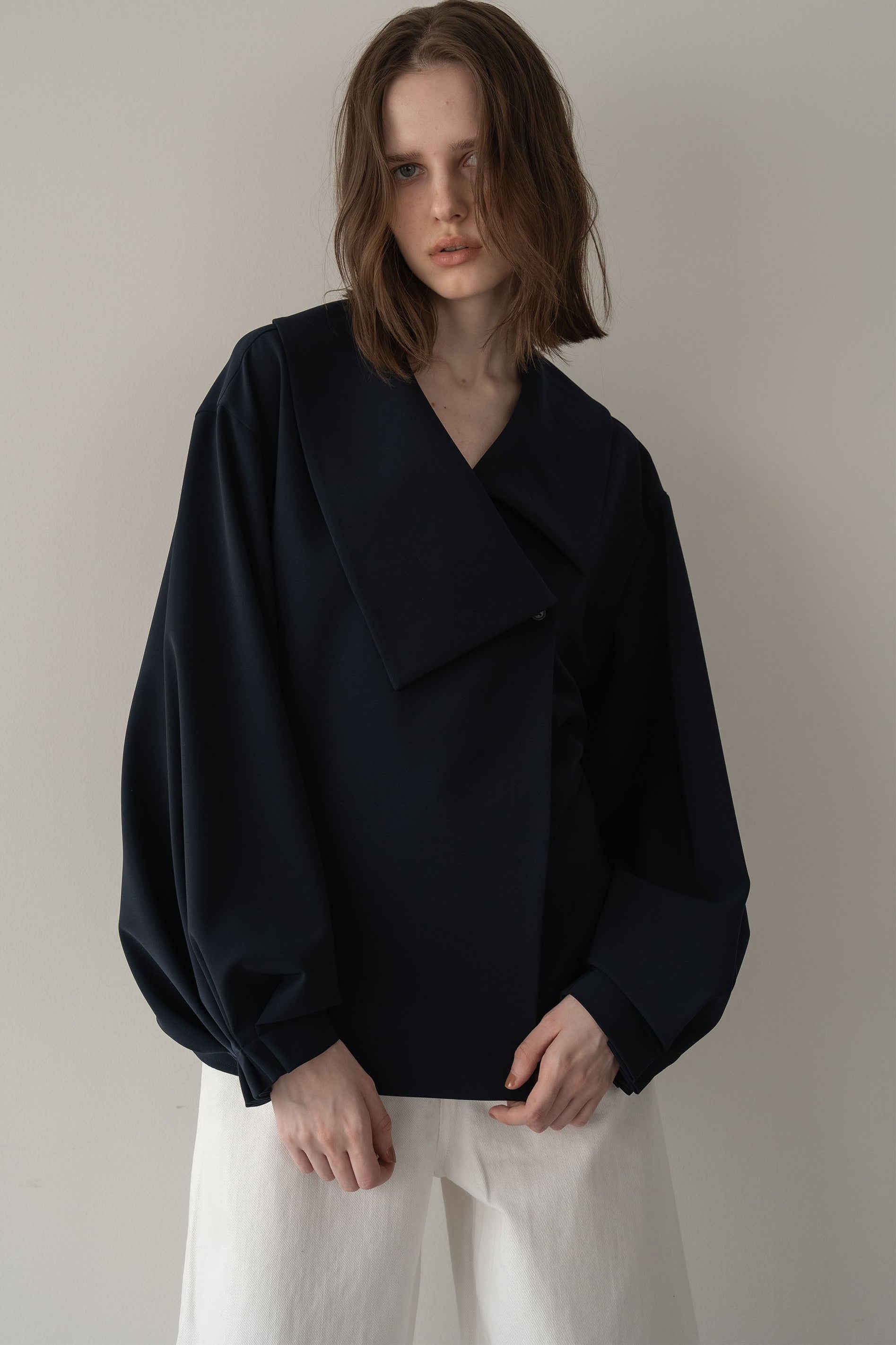 アシメントリーカラーブラウス【NAVY】 – ELLIE
