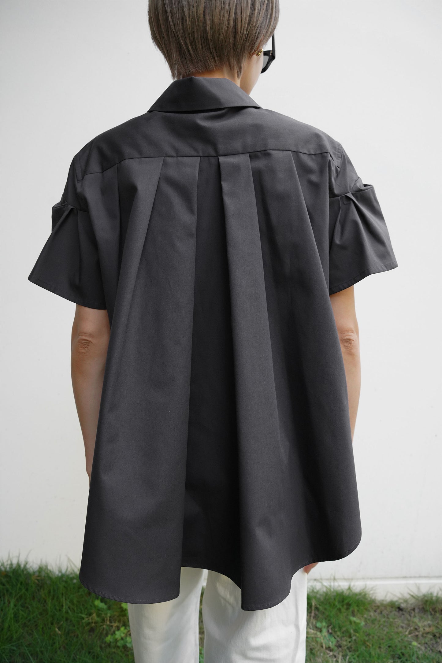 バックプリーツシャツ【BLACK】