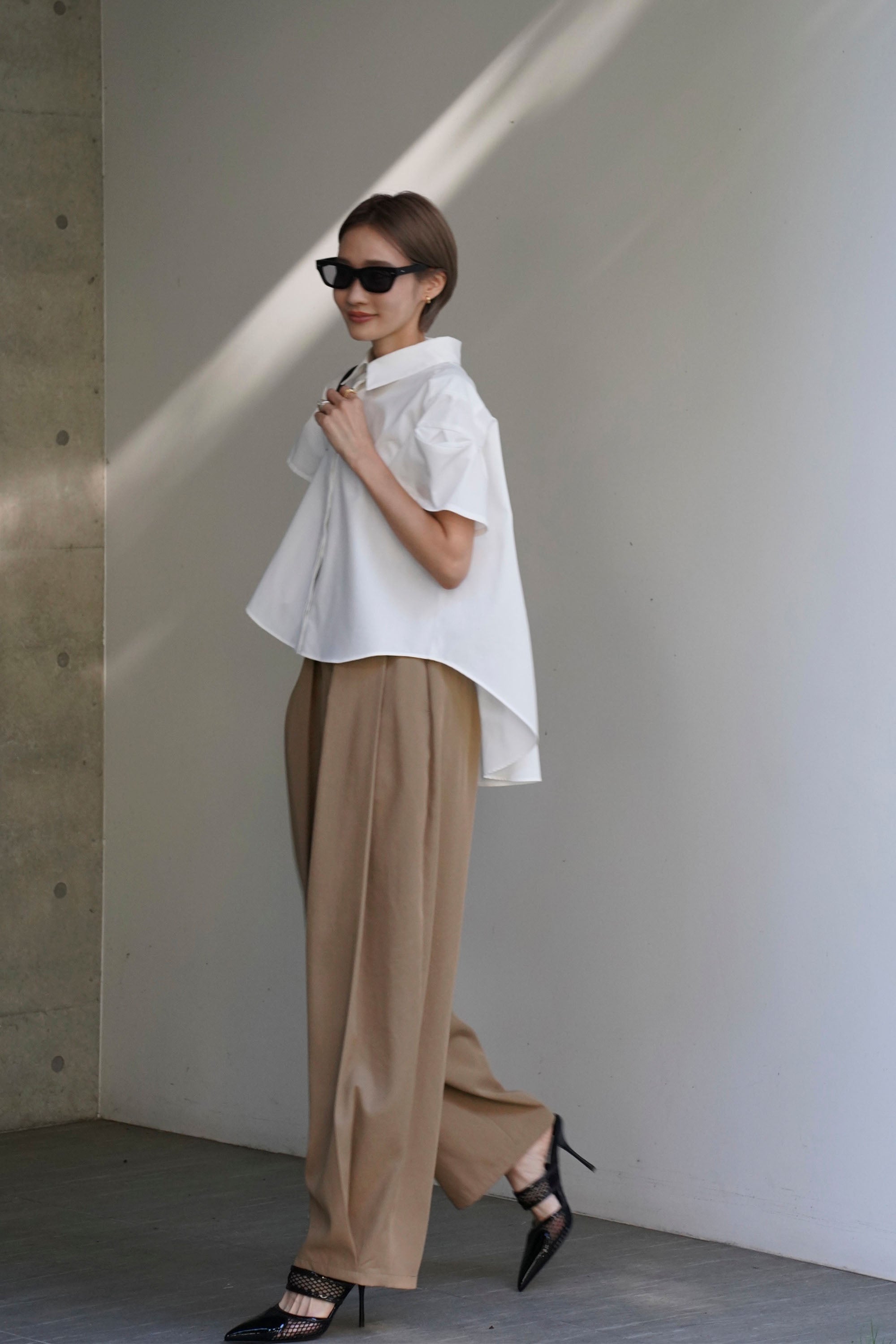 予約販売7月末配送】バックプリーツシャツ【WHITE】 – ELLIE