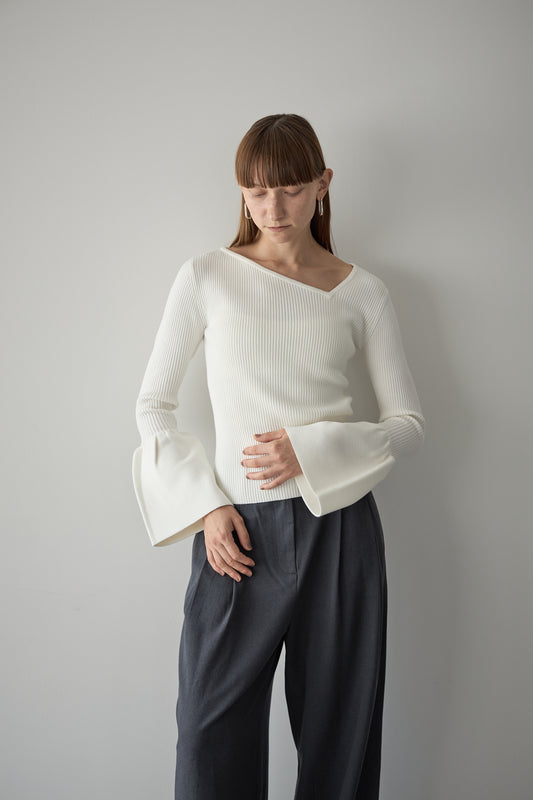 フレアスリーブアシメカットニット【WHITE】