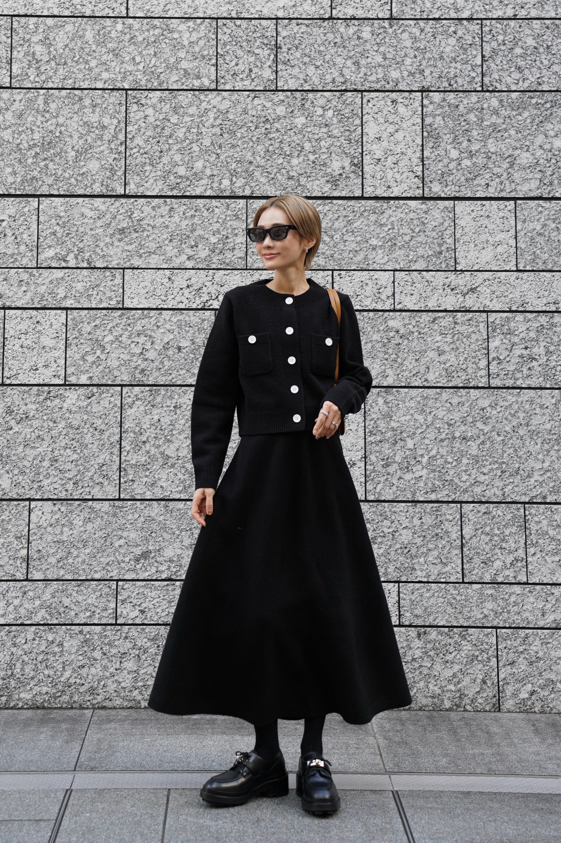 新品タグ付き　ellie ブラック ニットフレアスカート ニットフレアスカート【BLACK】 – ELLIE