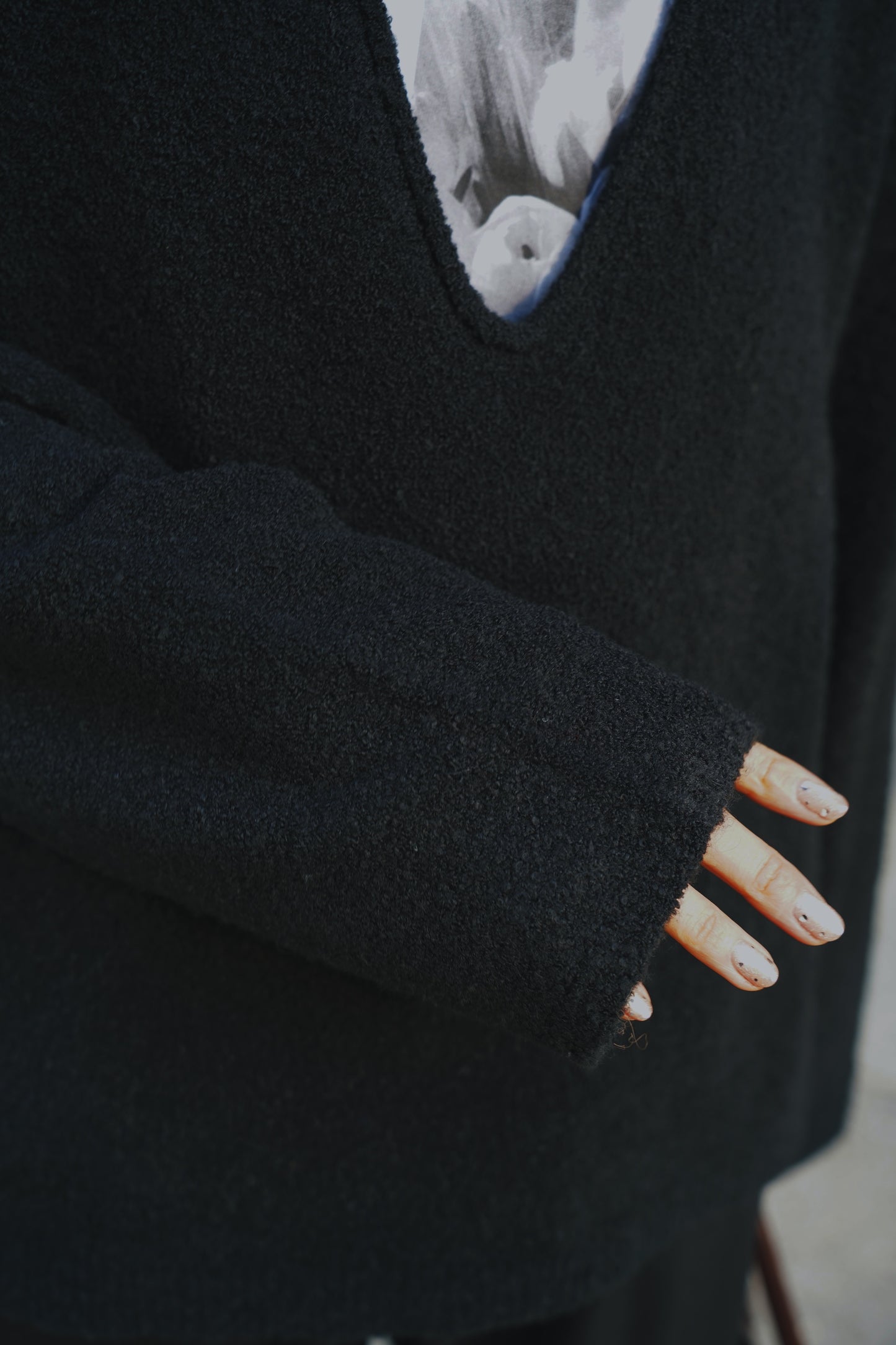 Vネックブークレニット【BLACK】