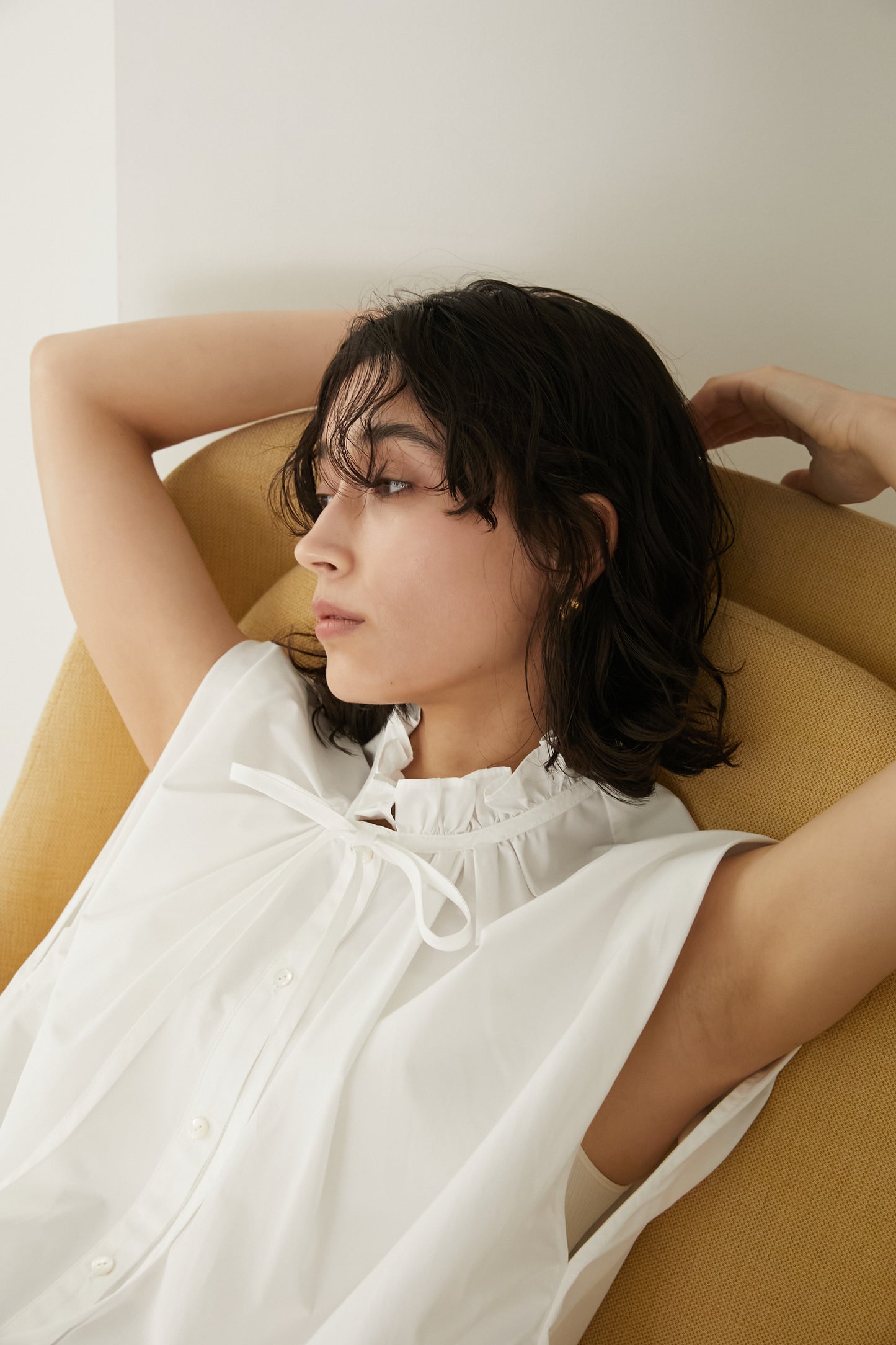 スタンドフリルノースリーブシャツ【WHITE】