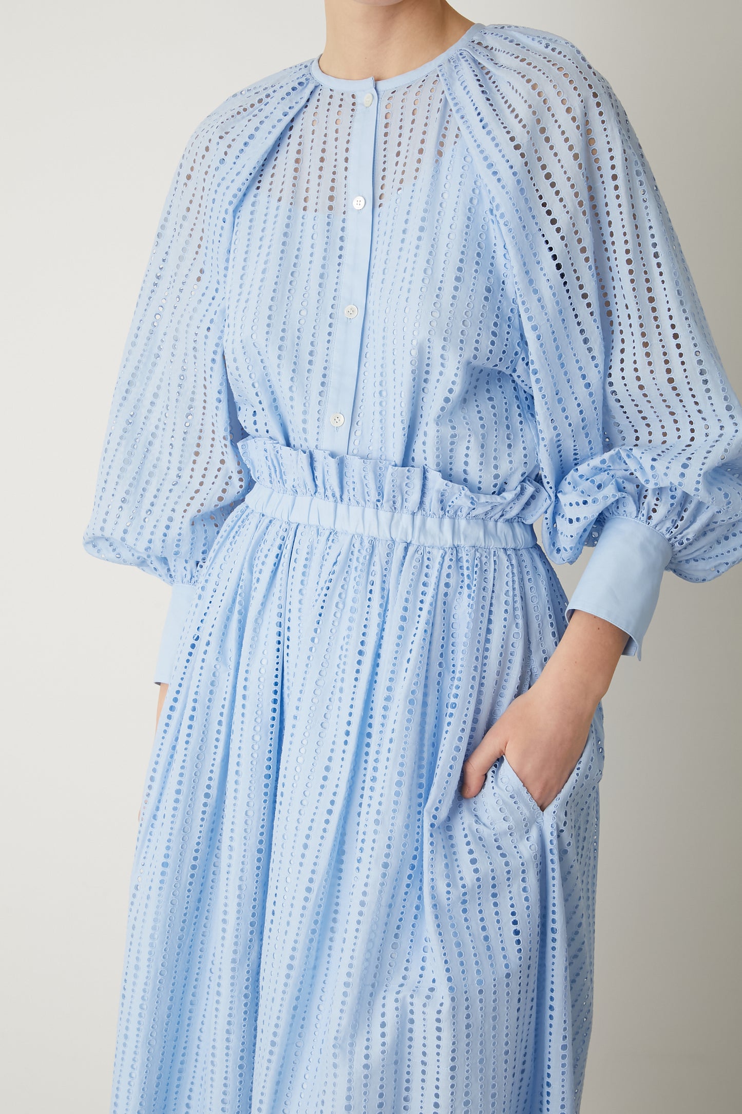 エンブロイダリーシャツ【BLUE】